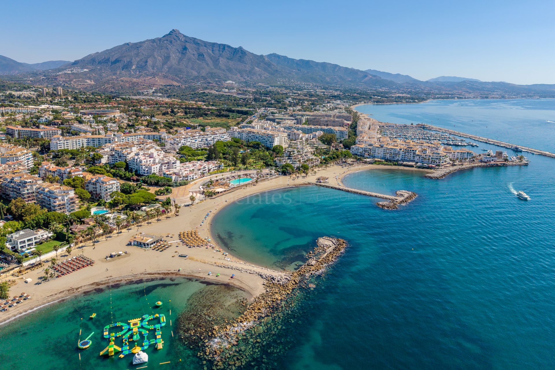 Commercial Premises in Playas del Duque, Marbella