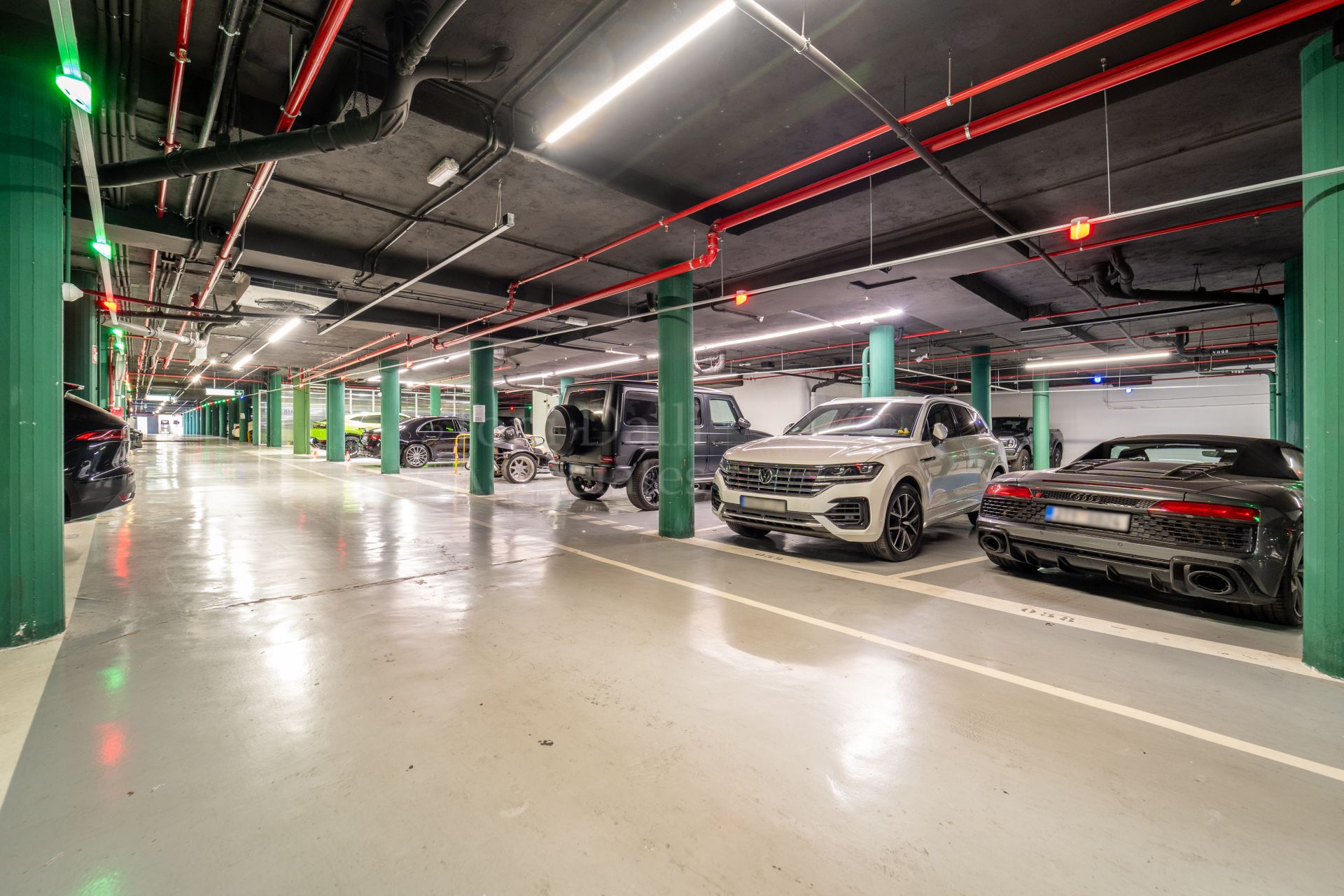 Commercial Premises in Playas del Duque, Marbella