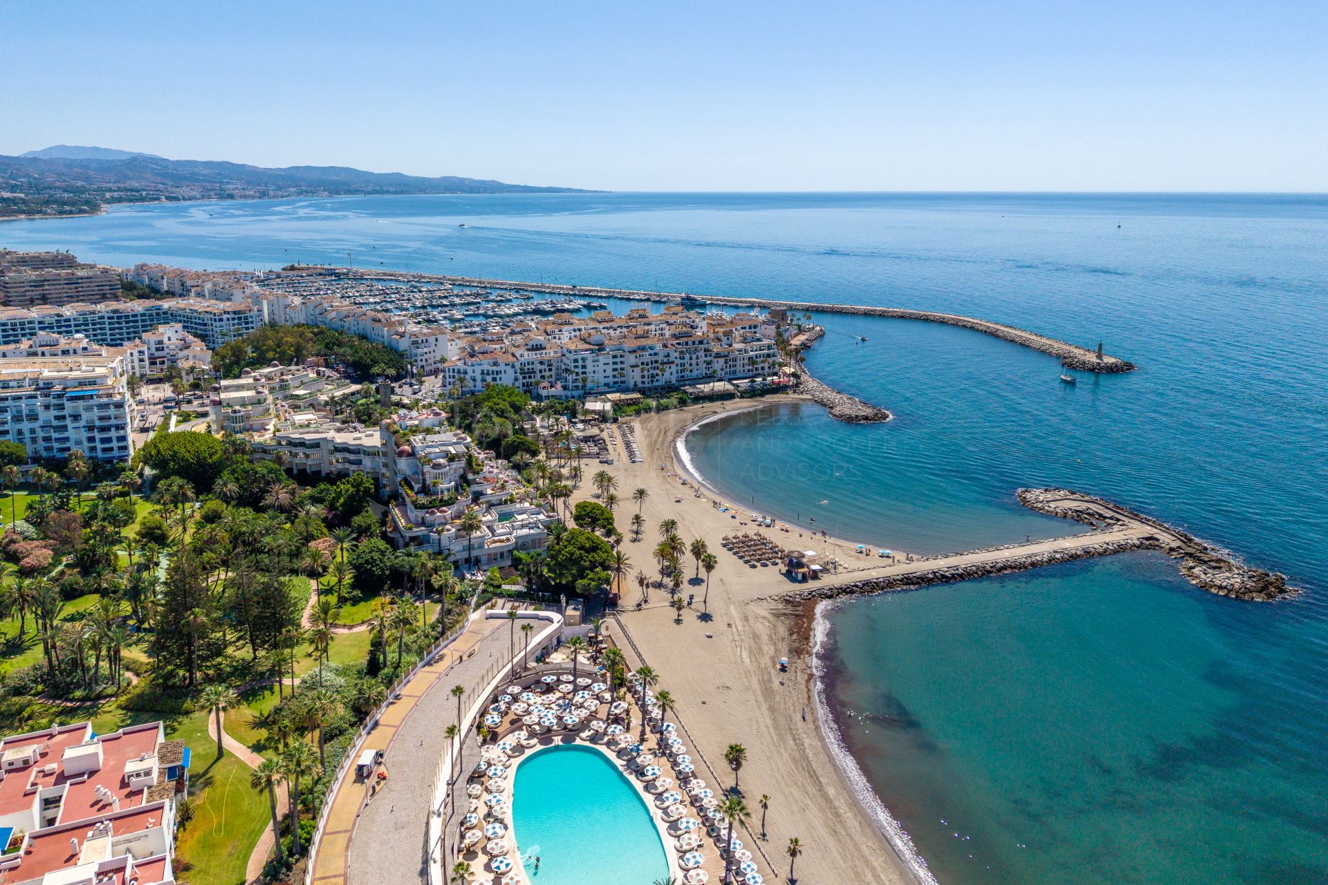 Commercial Premises in Playas del Duque, Marbella