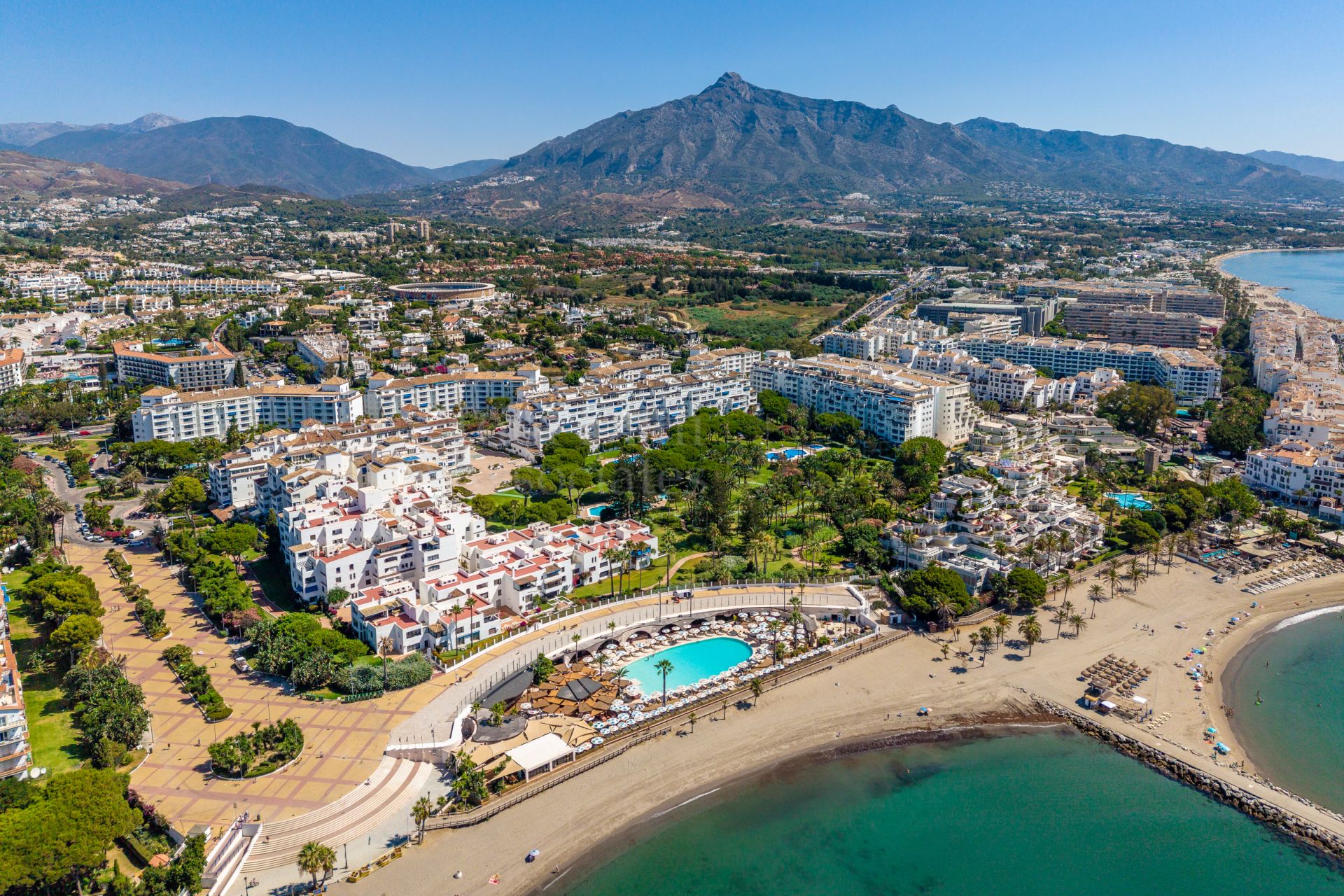 Commercial Premises in Playas del Duque, Marbella