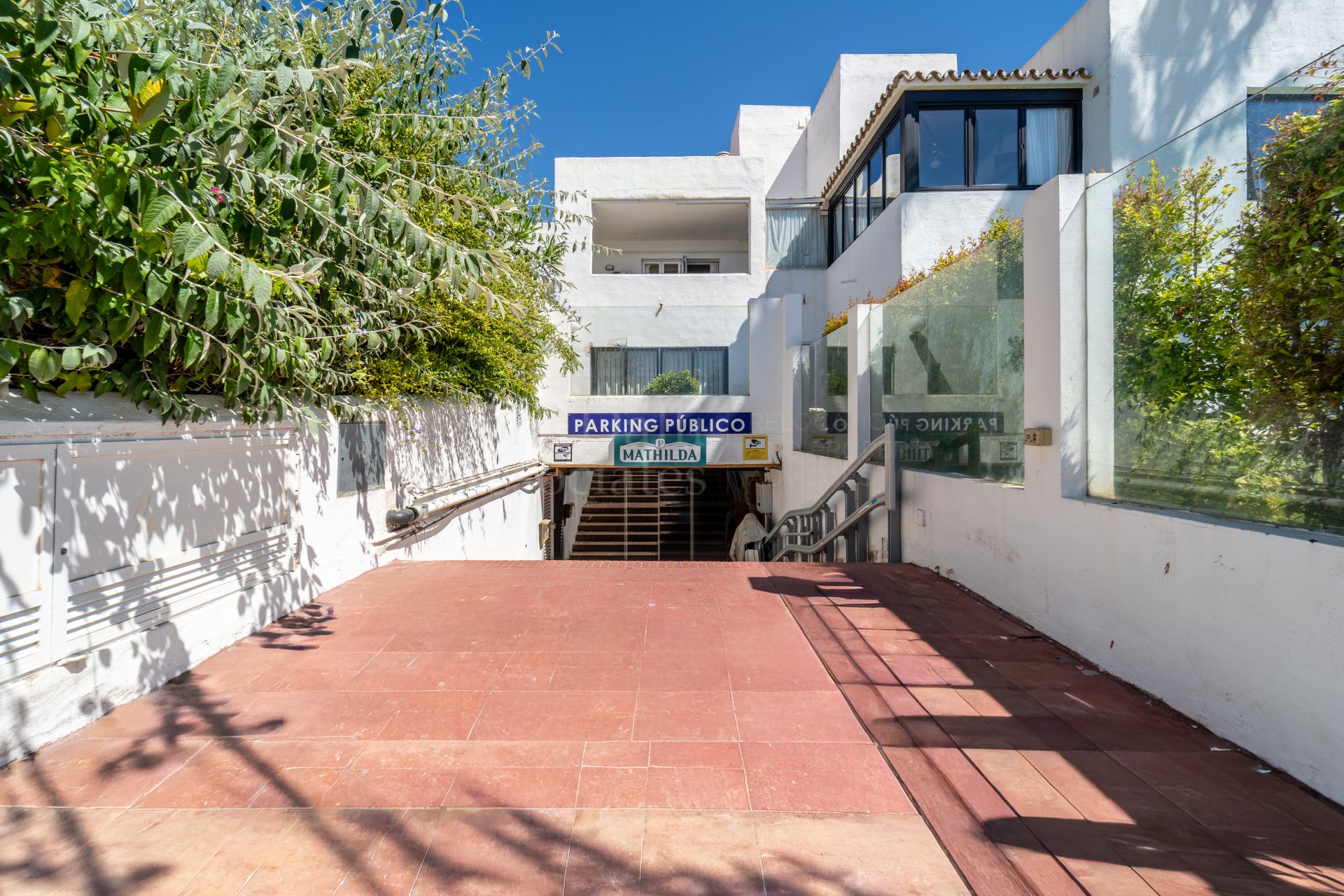 Commercial Premises in Playas del Duque, Marbella