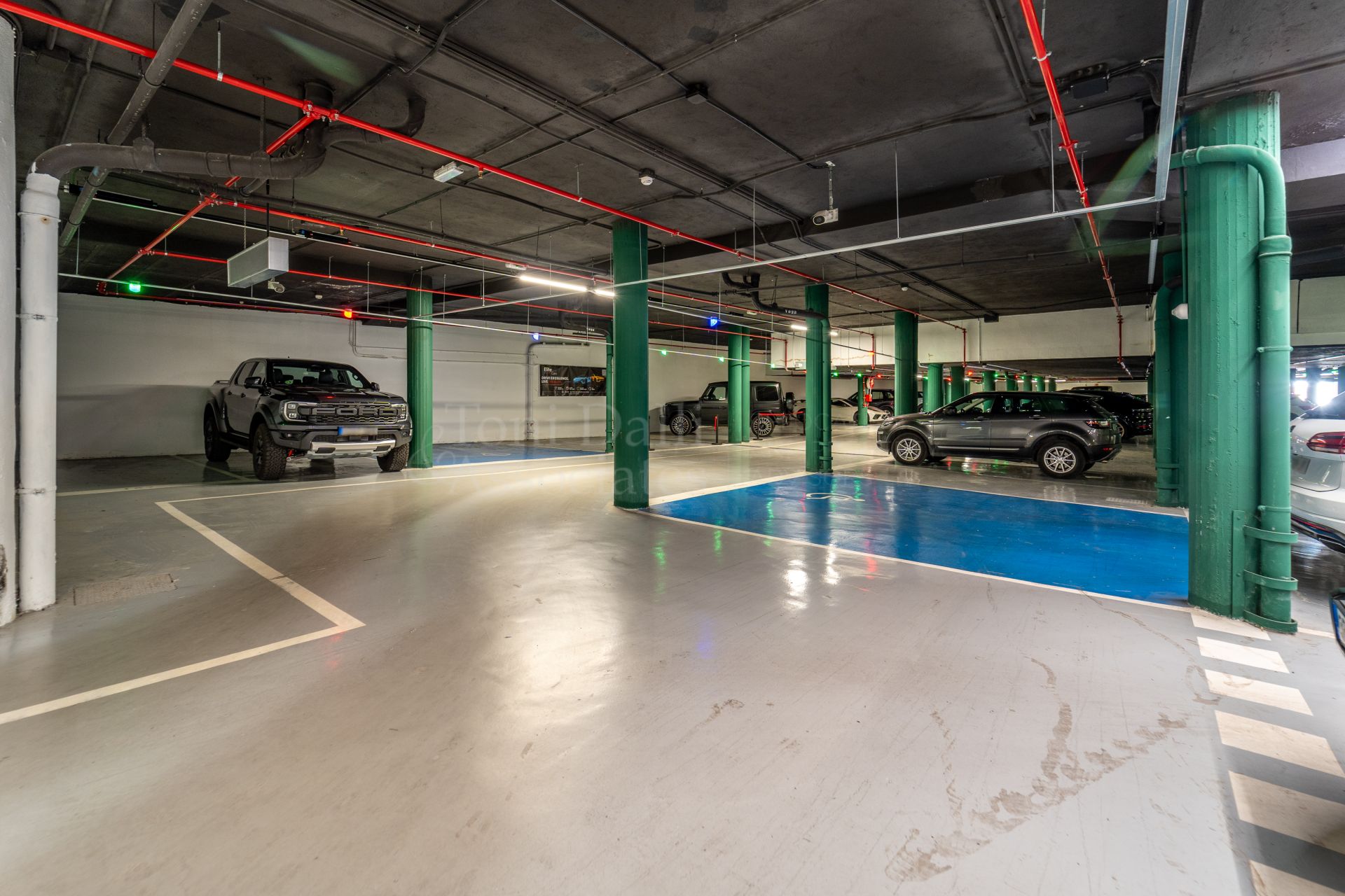 Commercial Premises in Playas del Duque, Marbella