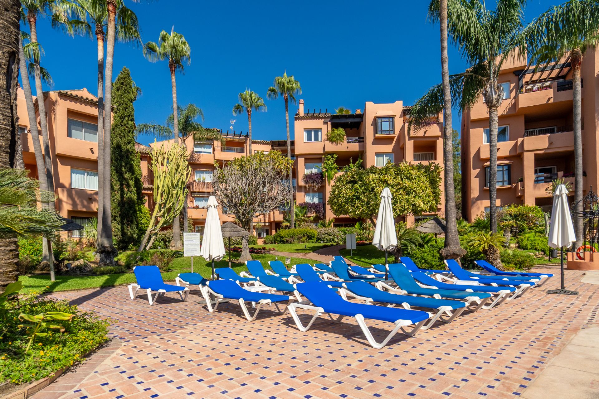 Apartment in Oasis de Marbella, Marbella