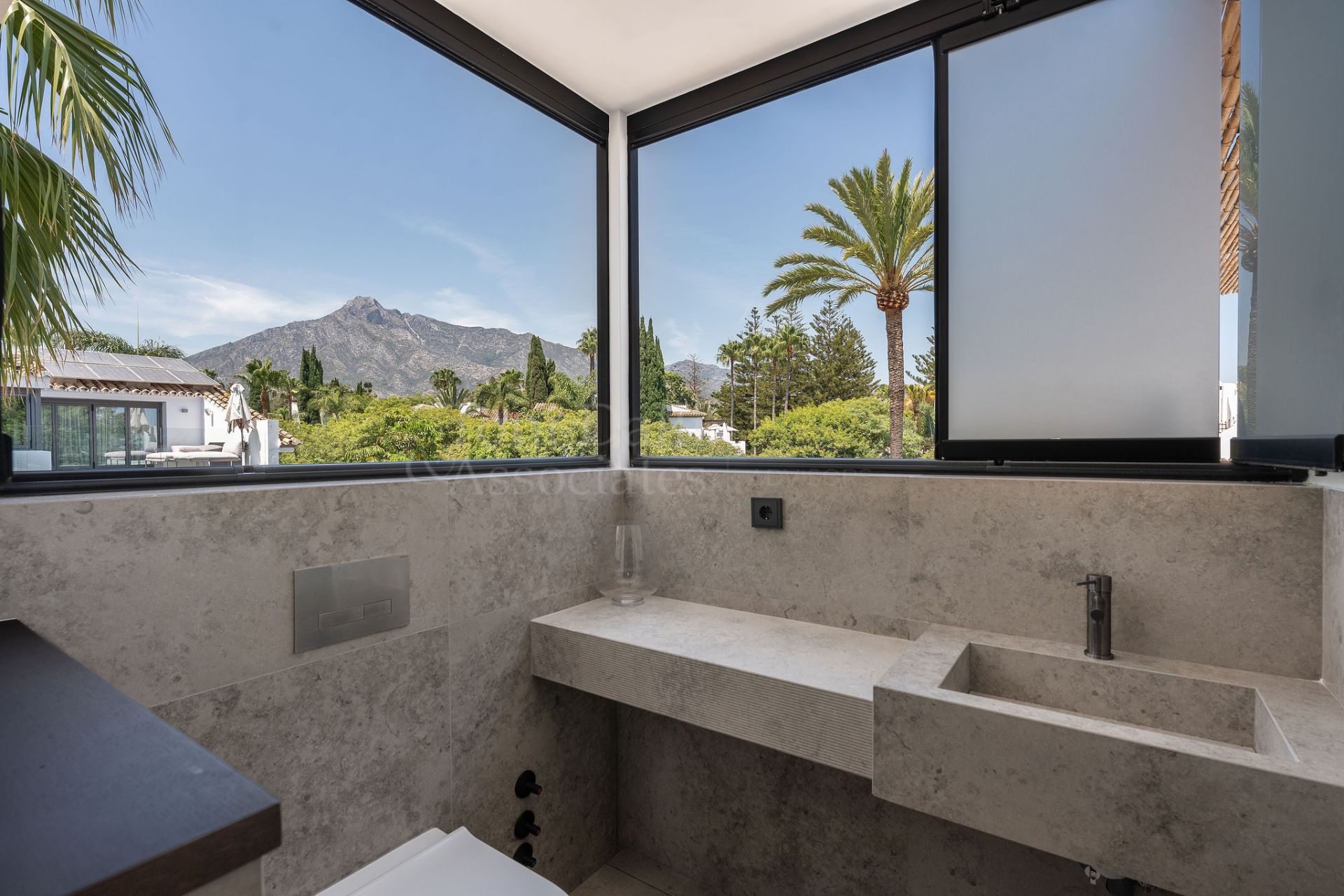 Villa in Marina Puente Romano, Marbella