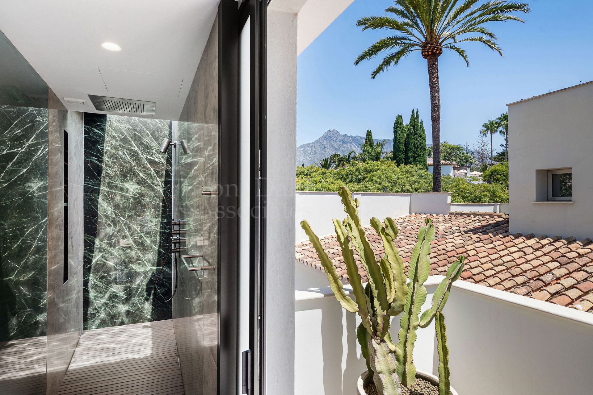 Villa in Marina Puente Romano, Marbella