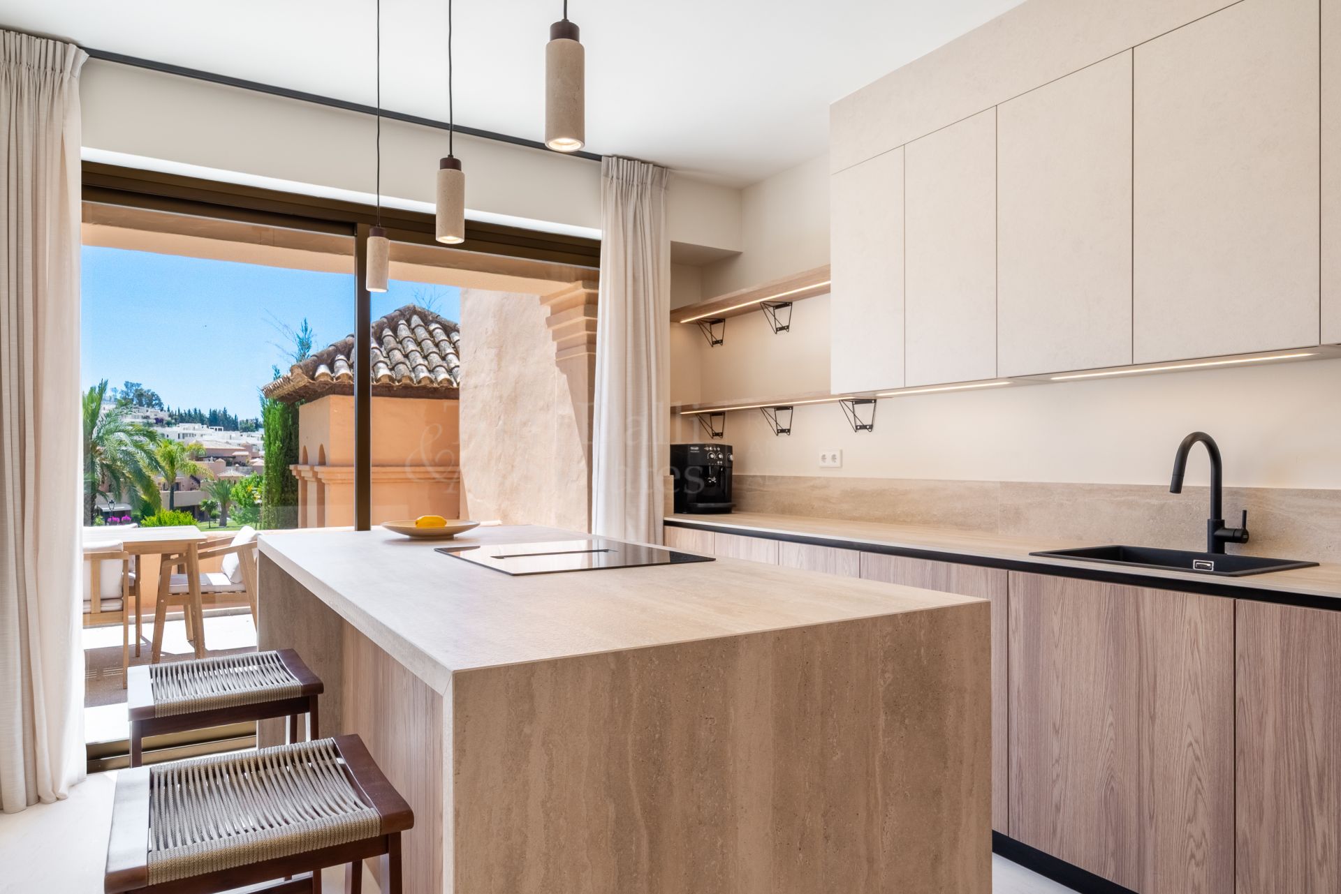 Duplex Penthouse in La Cartuja del Golf, Estepona
