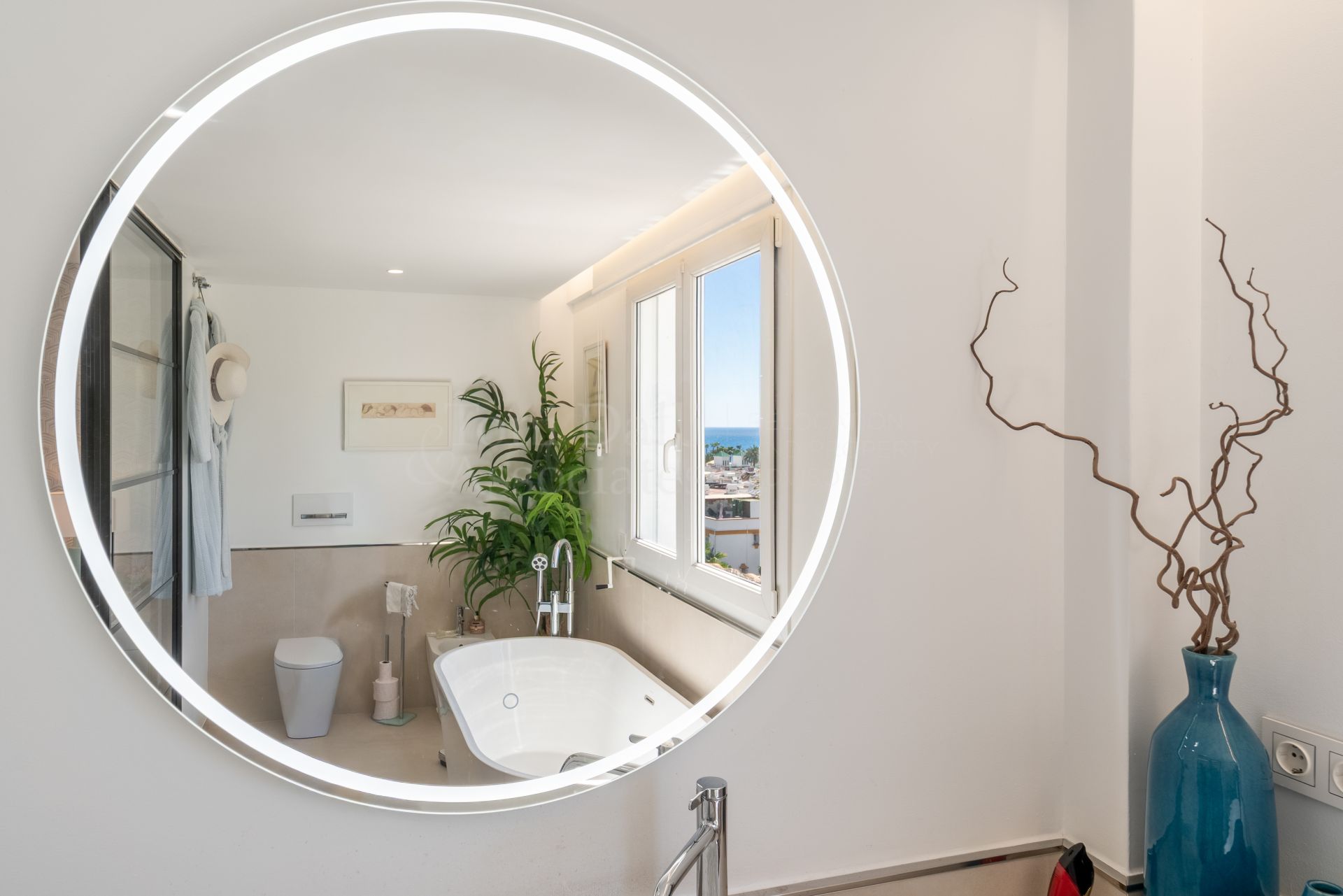 Penthouse in Las Cañas Beach, Marbella