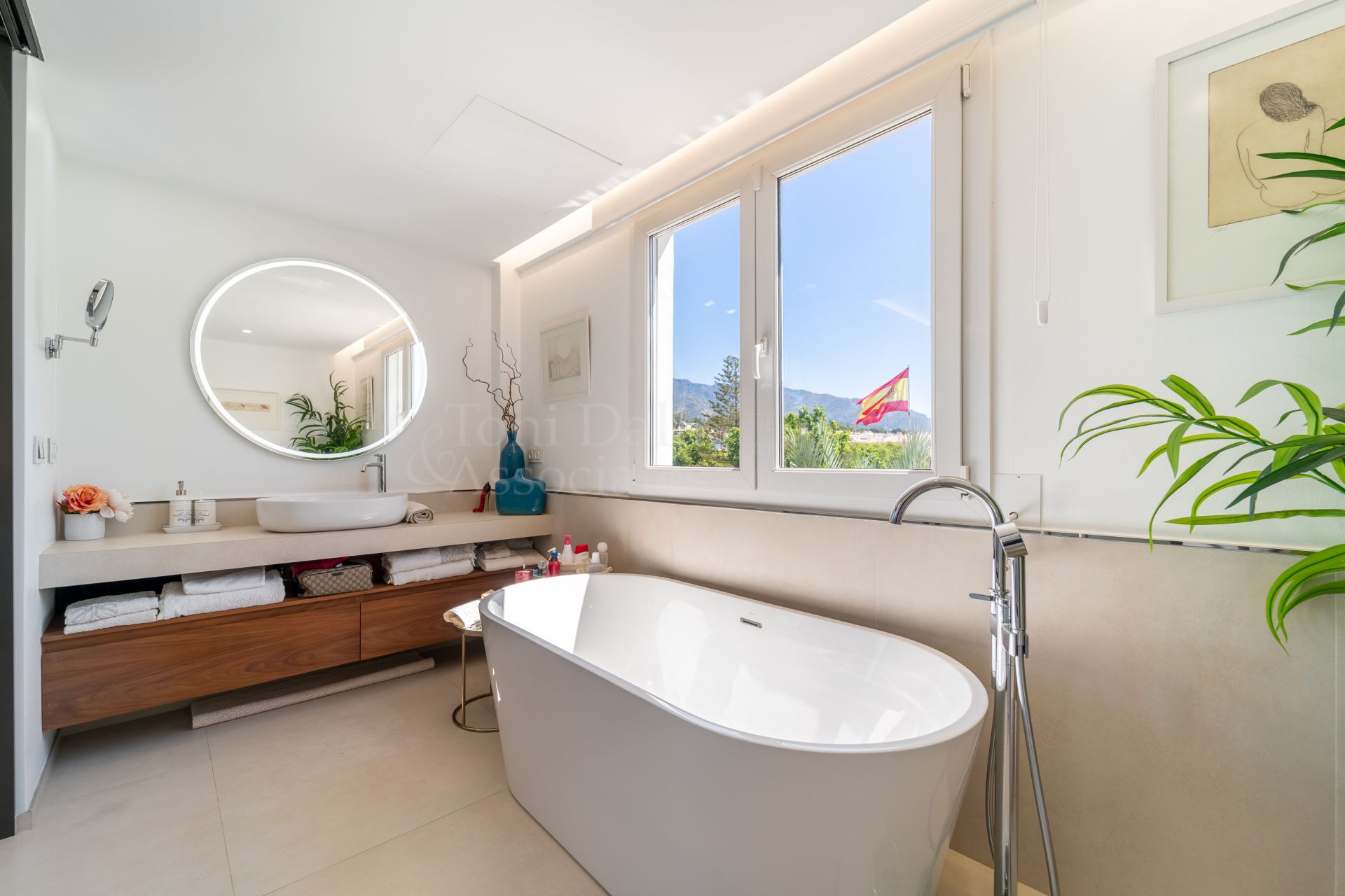 Penthouse in Las Cañas Beach, Marbella