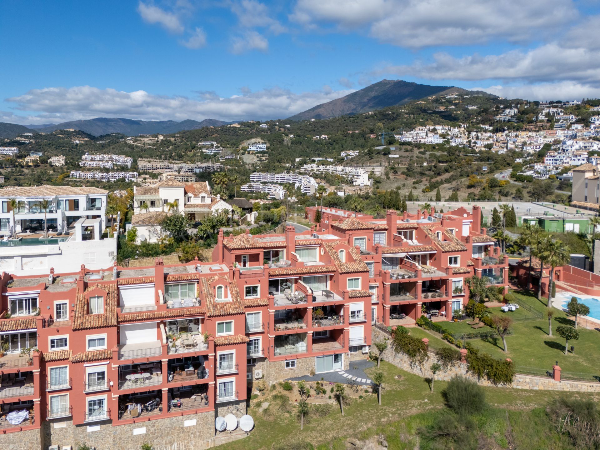Duplex in Monte Halcones, Benahavis