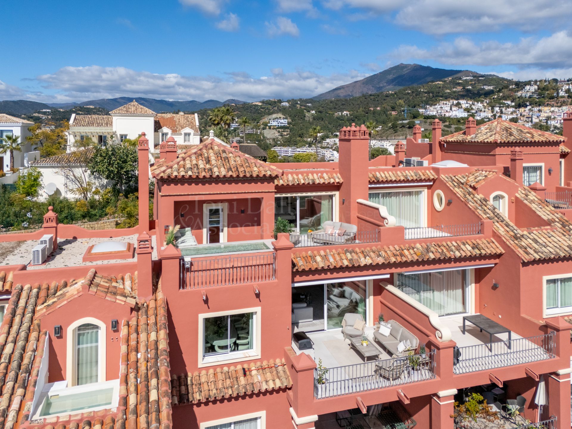 Duplex in Monte Halcones, Benahavis
