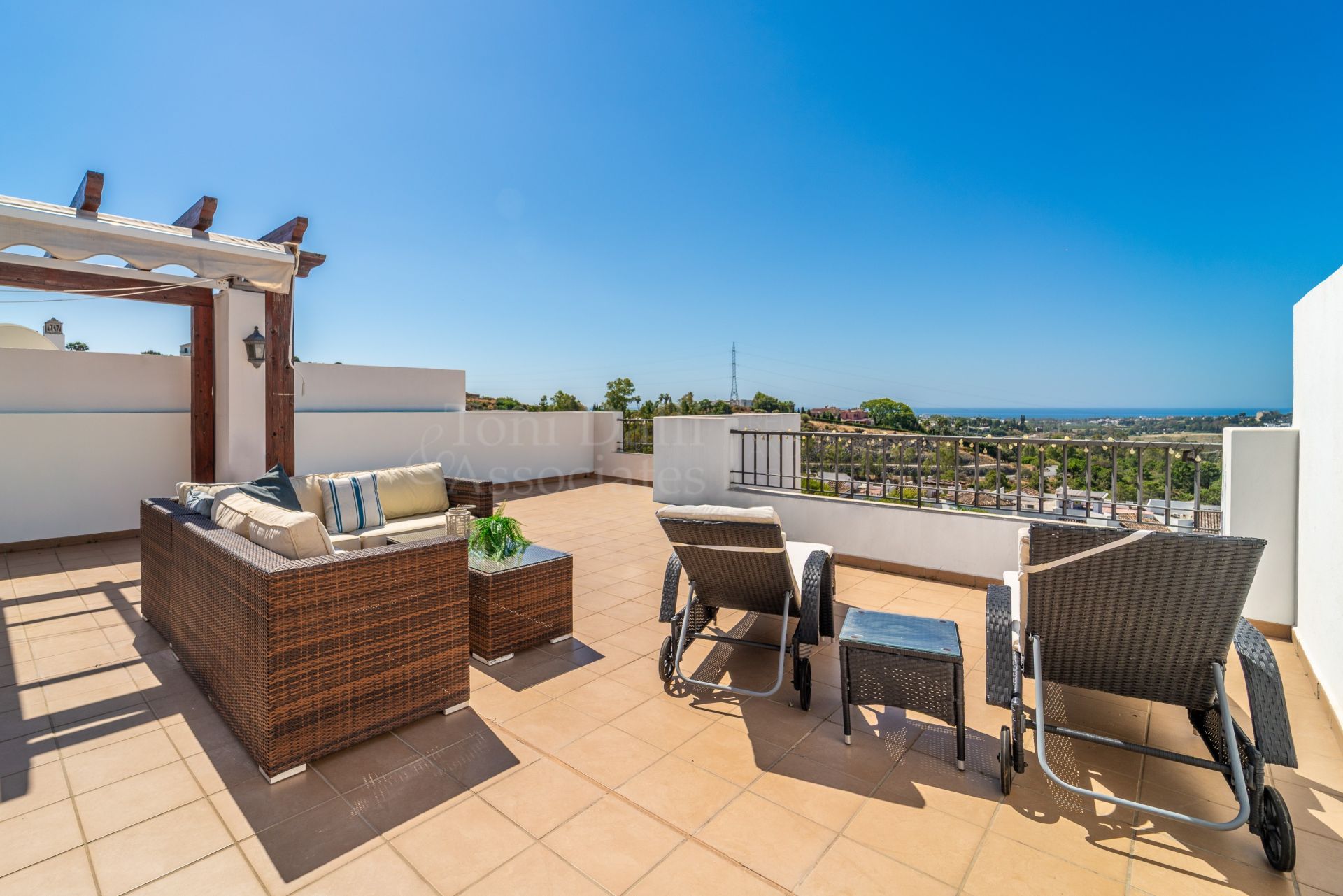 Penthouse in Las Encinas, Benahavis