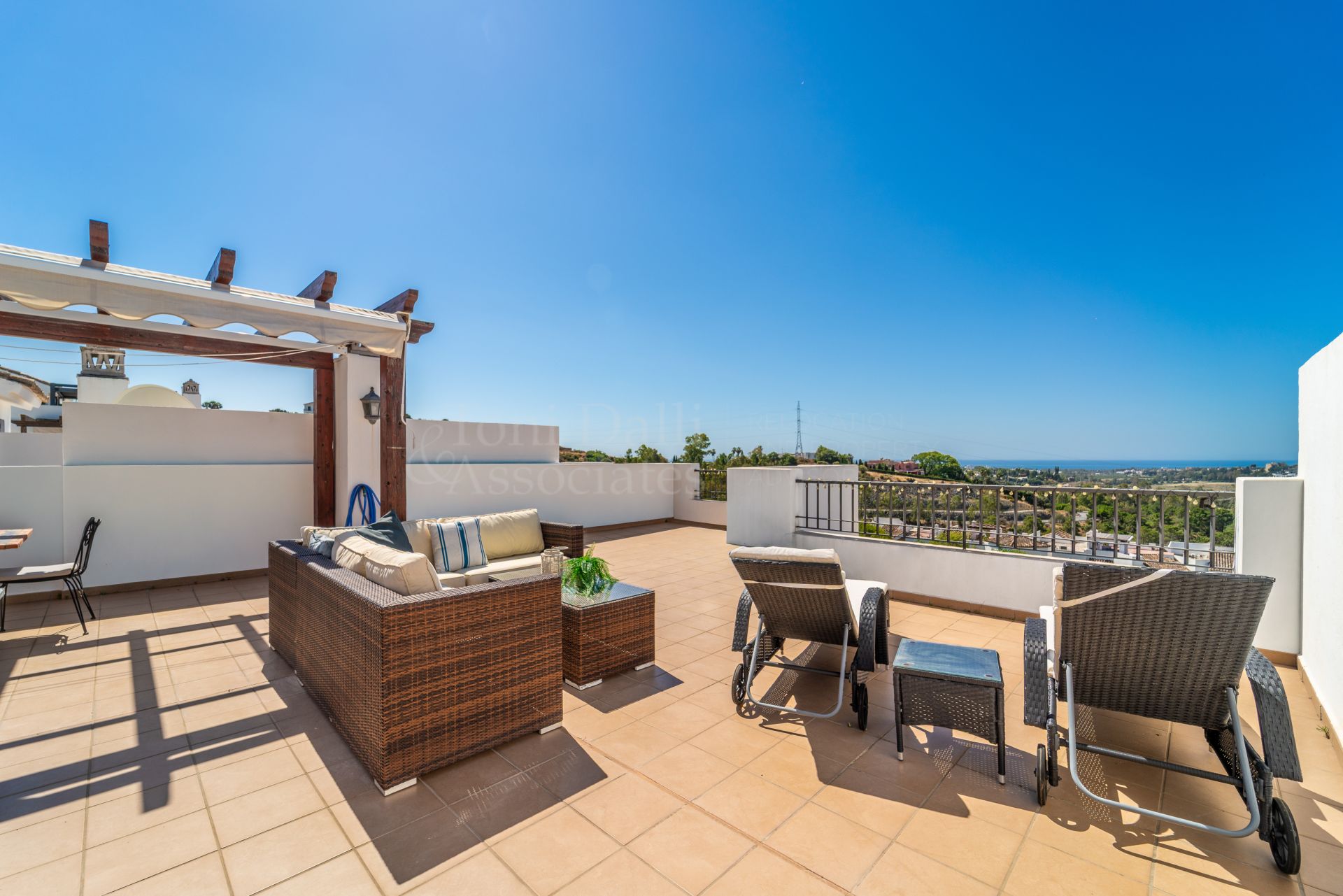 Penthouse in Las Encinas, Benahavis