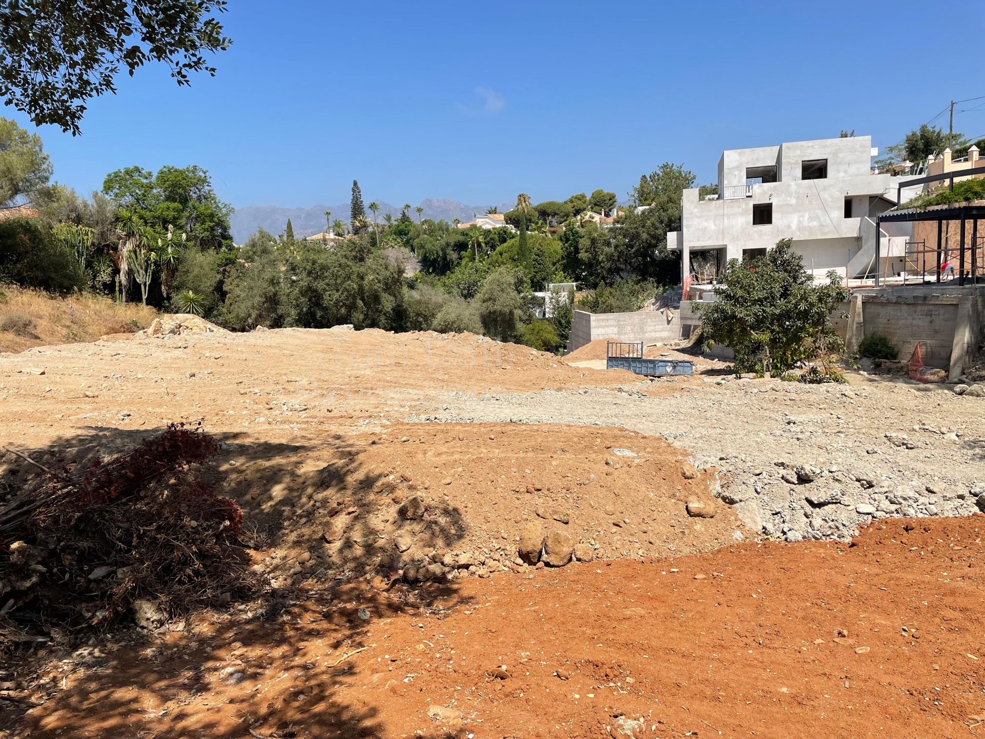 Plot in El Rosario, Marbella