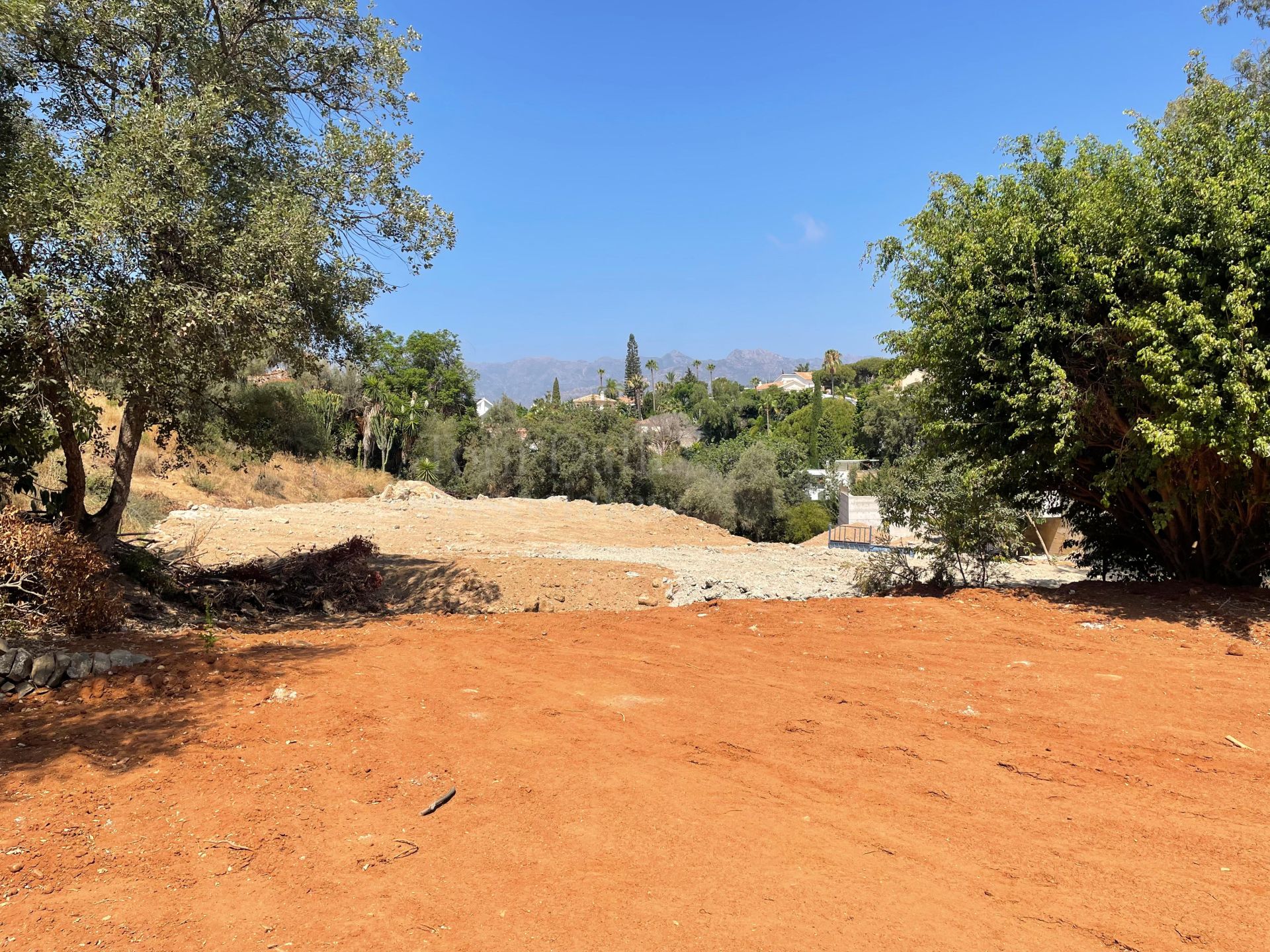 Plot in El Rosario, Marbella