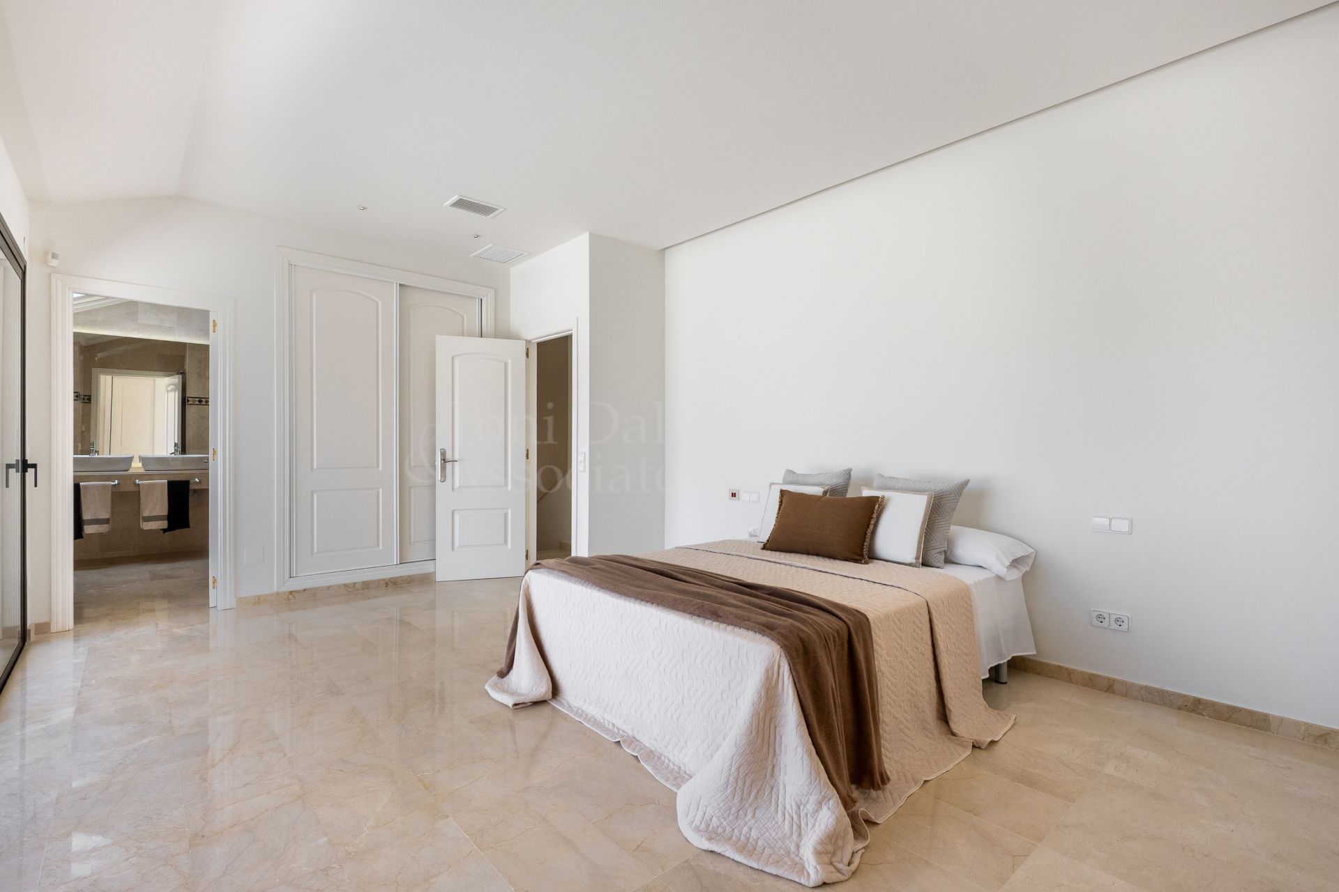 Duplex Penthouse in Vista Golf, Marbella