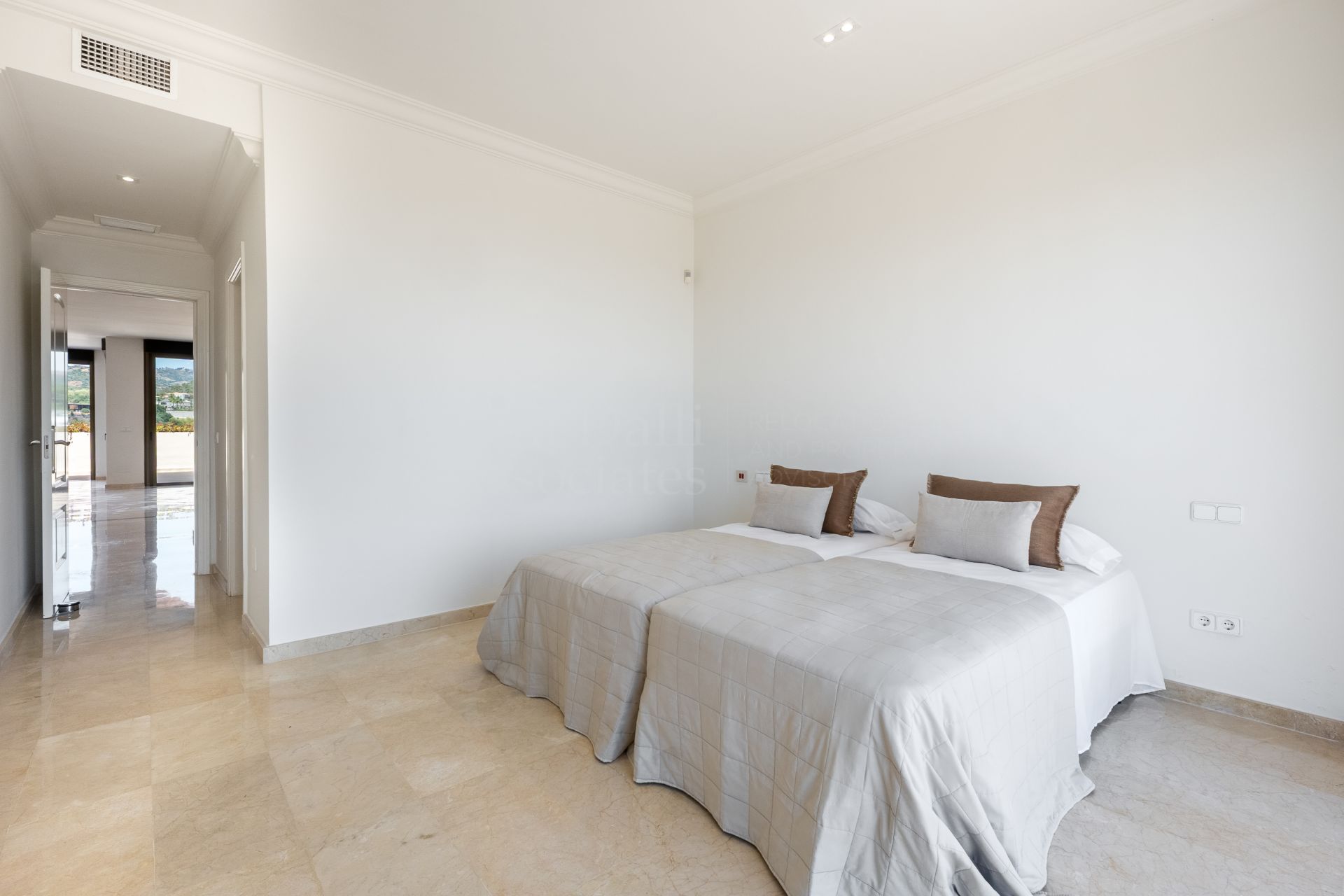 Duplex Penthouse in Vista Golf, Marbella