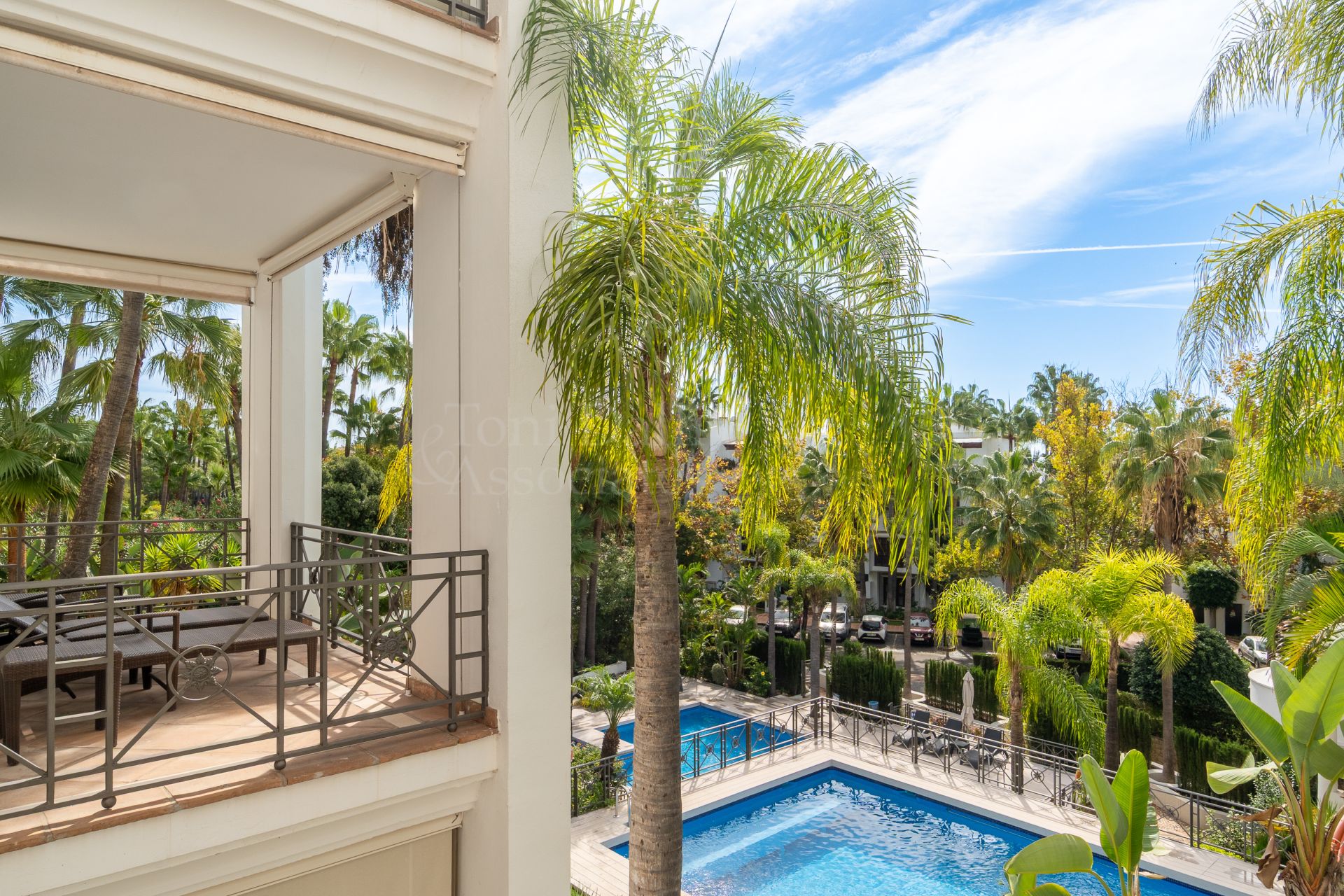 Apartment in Terrazas de Puente Romano, Marbella