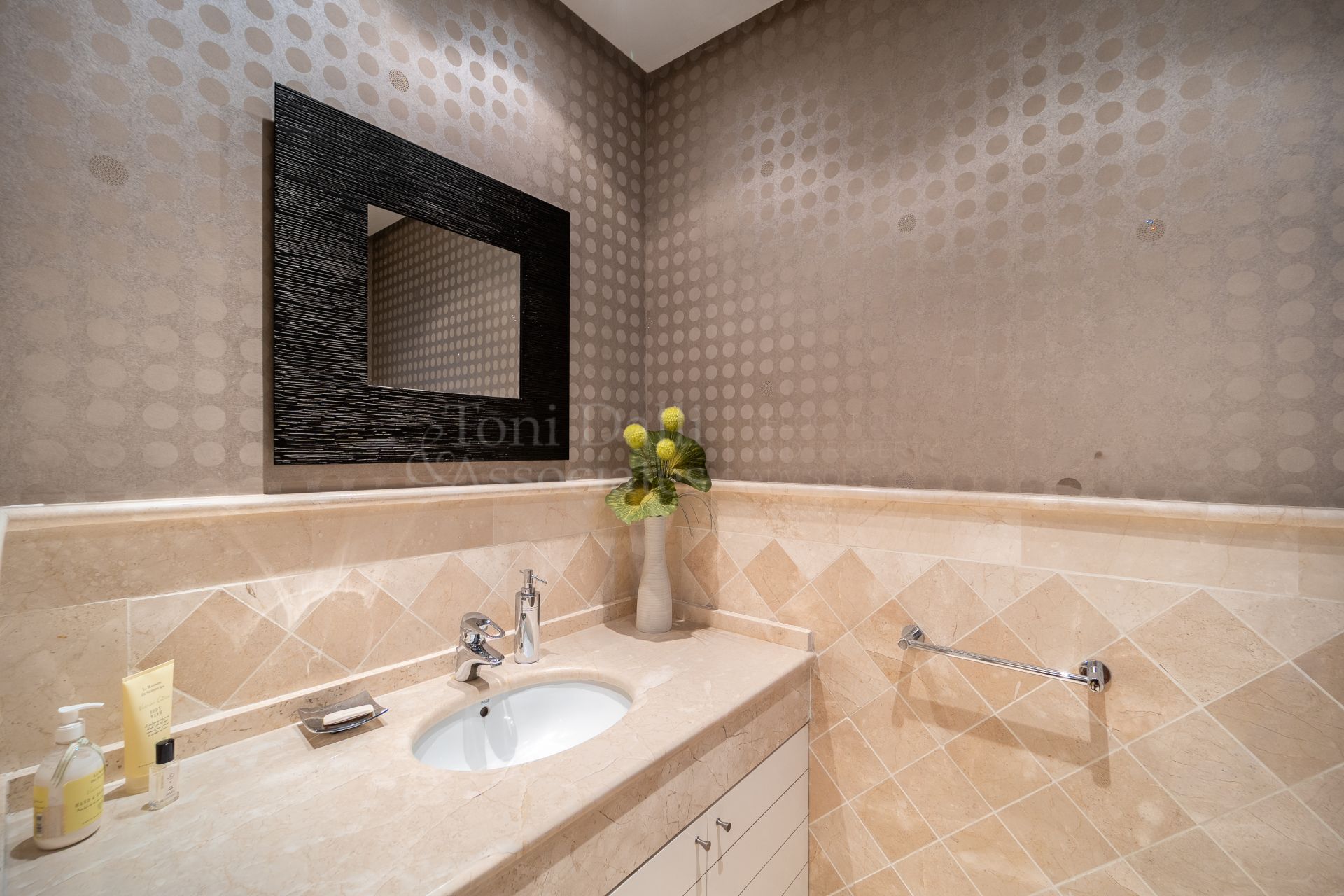 Apartment in Terrazas de Puente Romano, Marbella