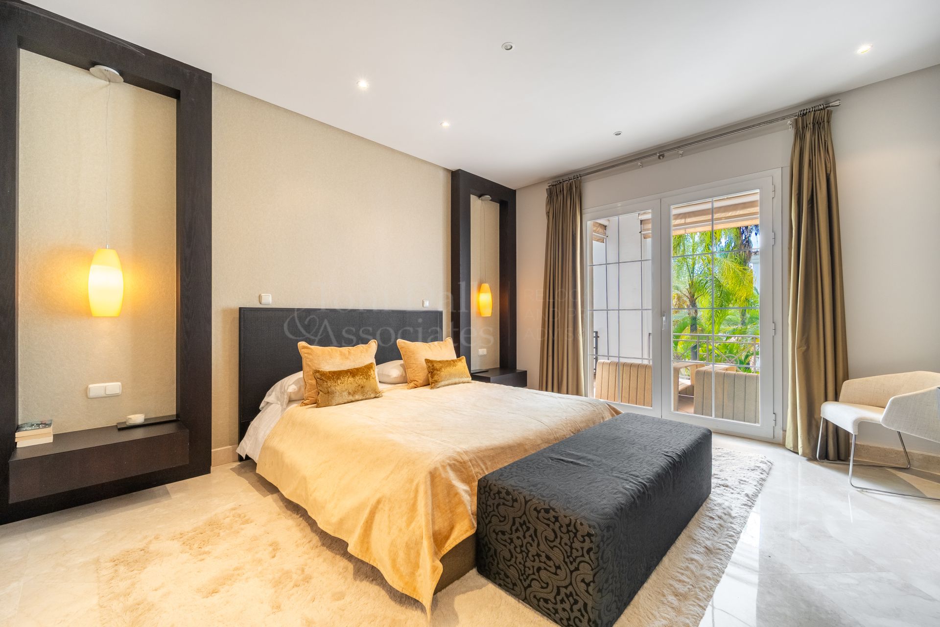 Apartment in Terrazas de Puente Romano, Marbella