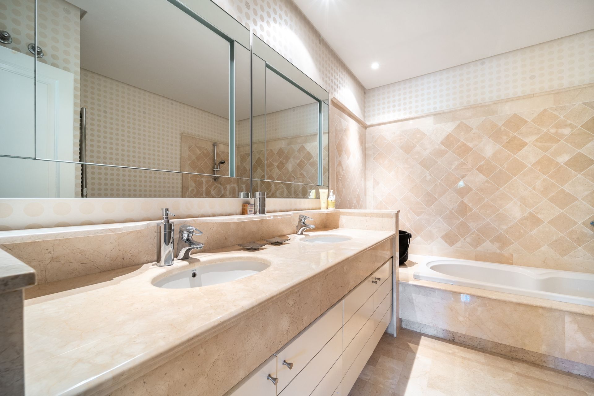 Apartment in Terrazas de Puente Romano, Marbella