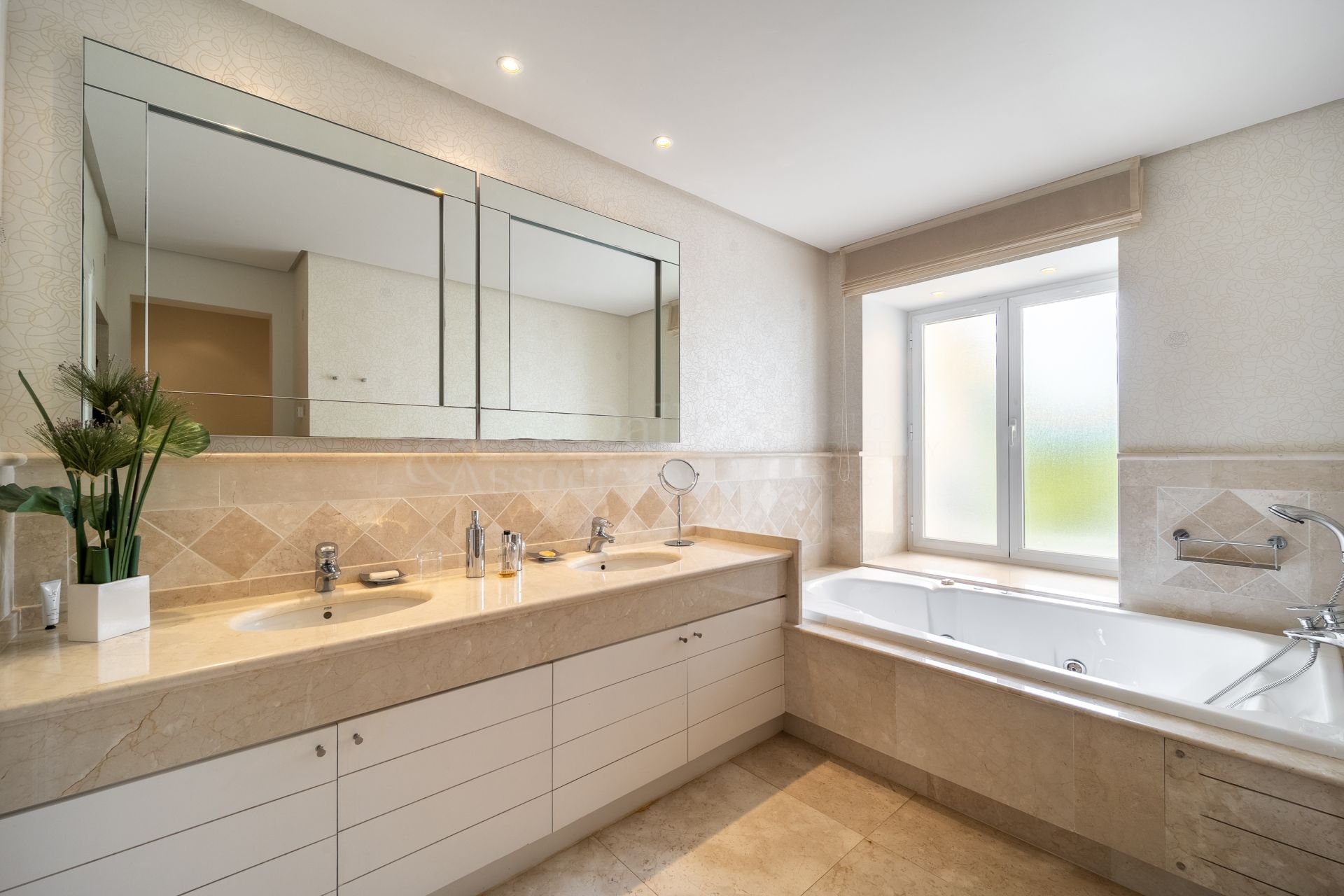 Apartment in Terrazas de Puente Romano, Marbella