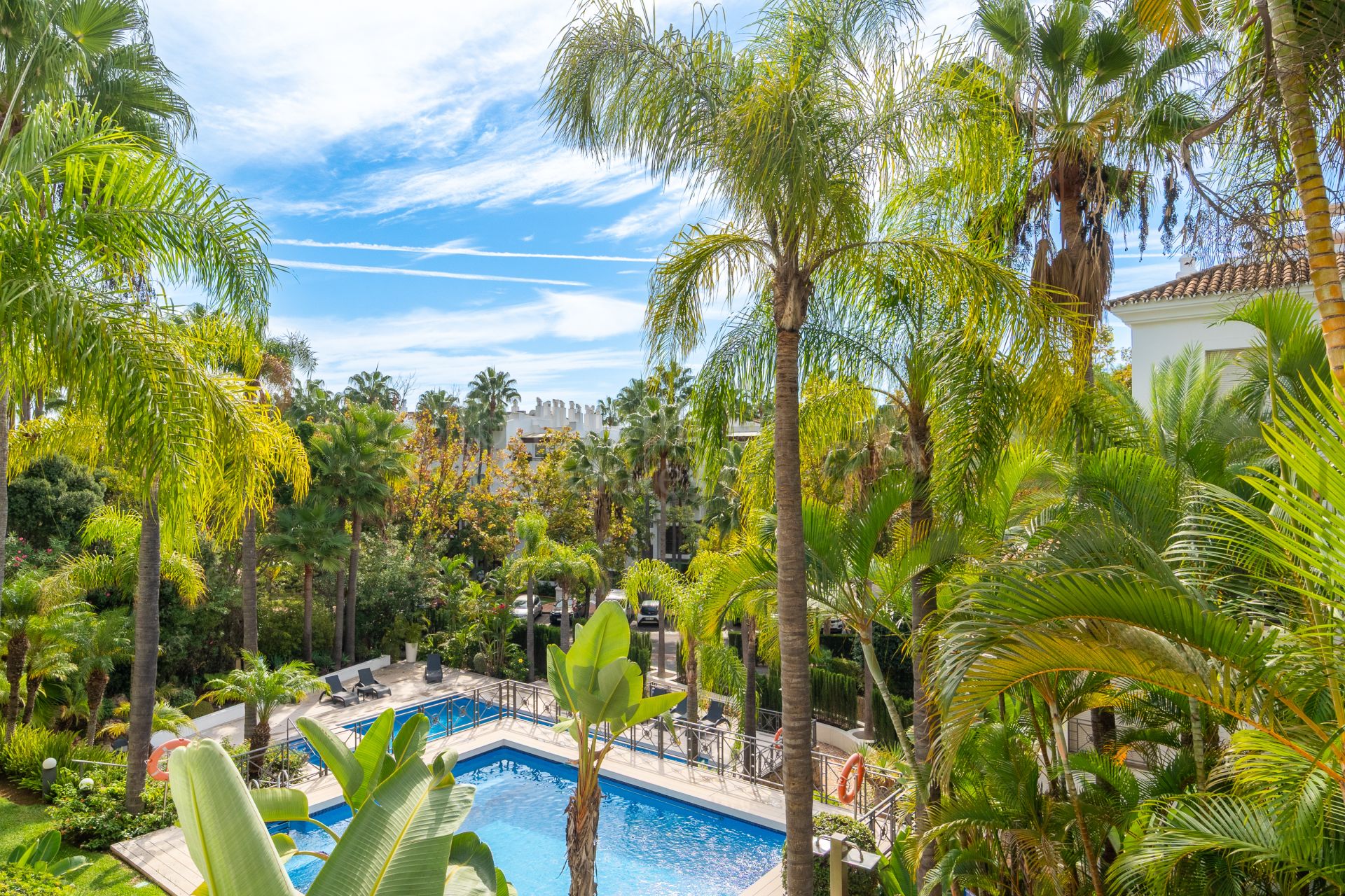 Apartment in Terrazas de Puente Romano, Marbella