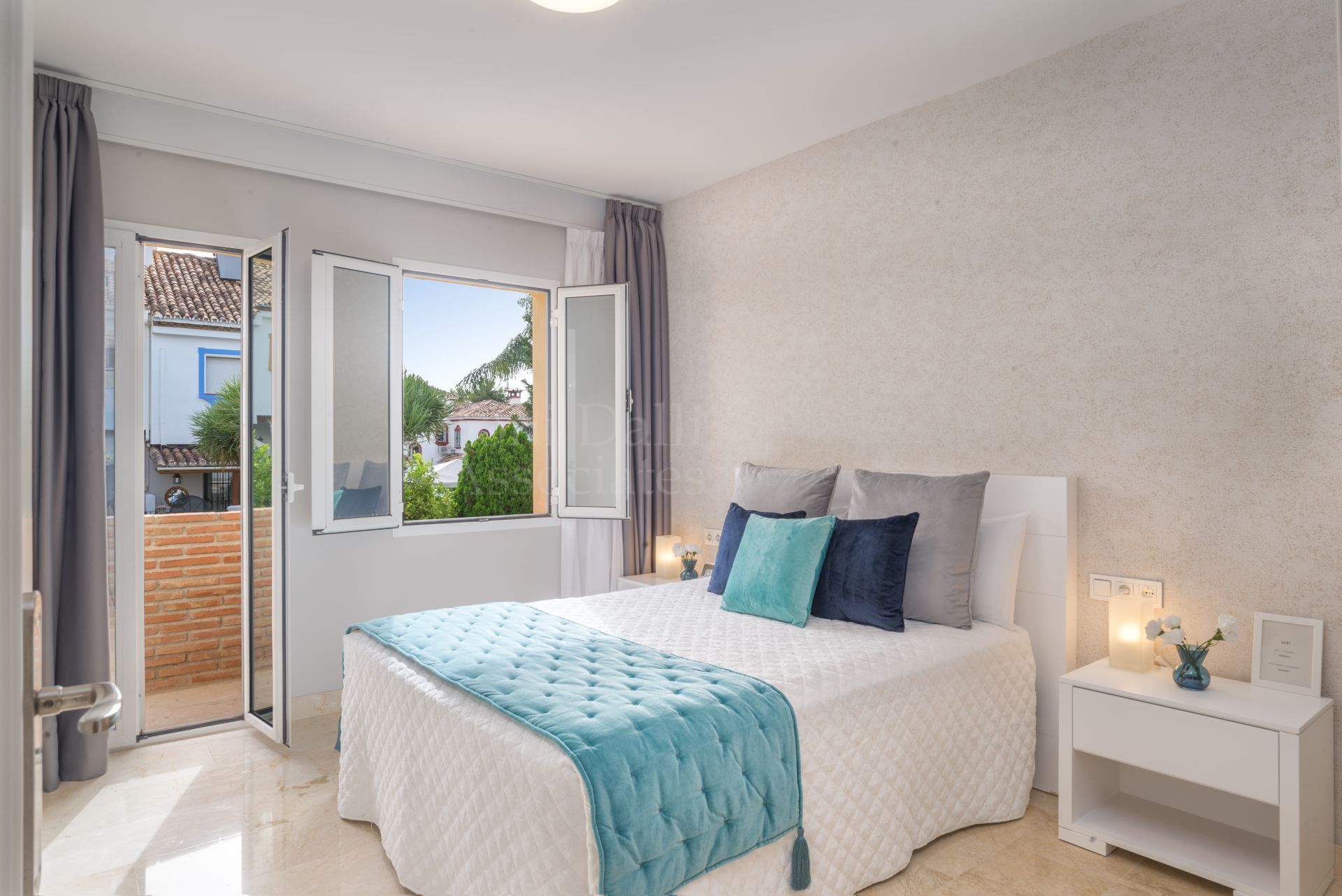 Town House in Xarblanca, Marbella