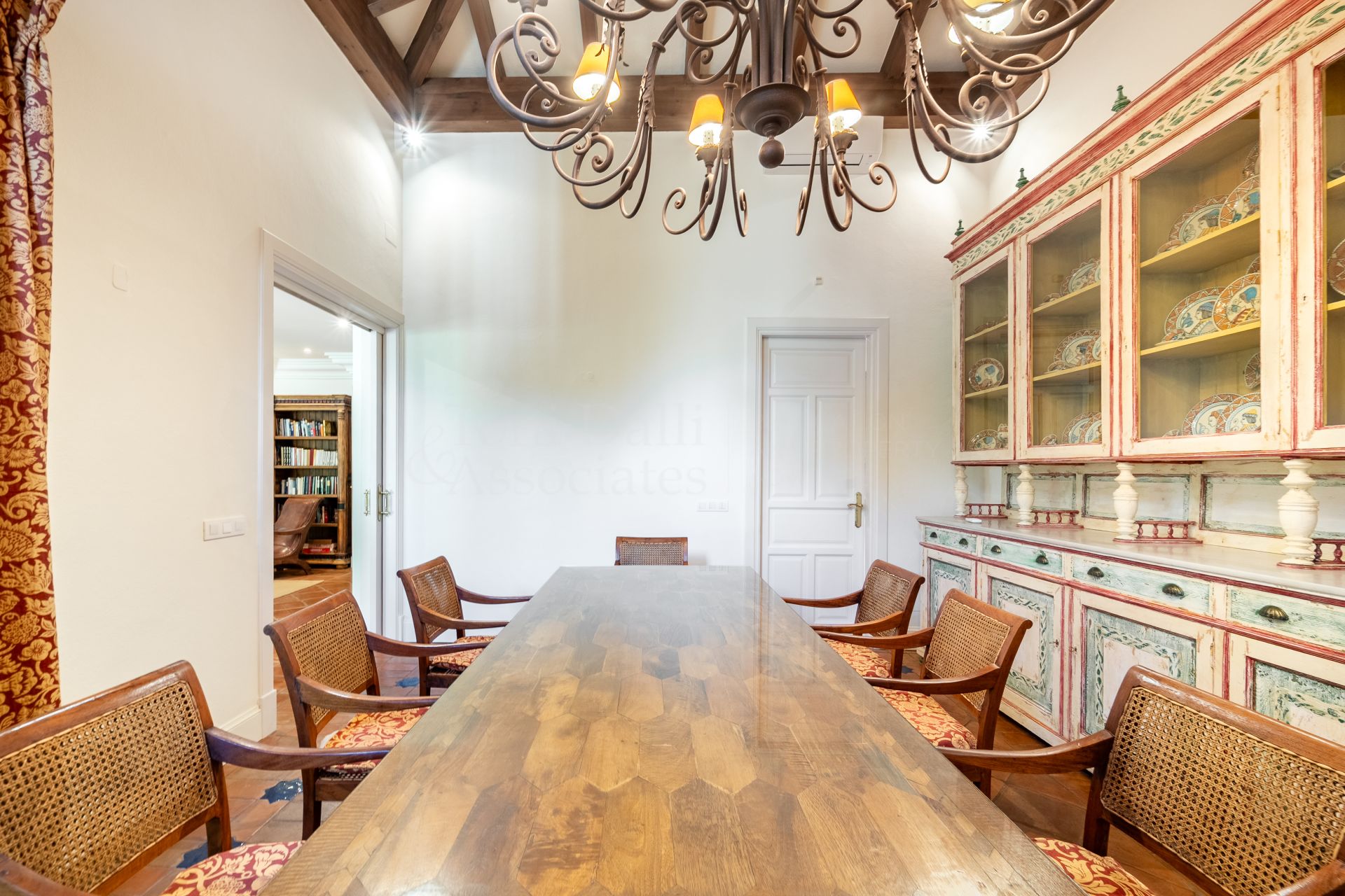 Villa in Benahavis Centro, Benahavis