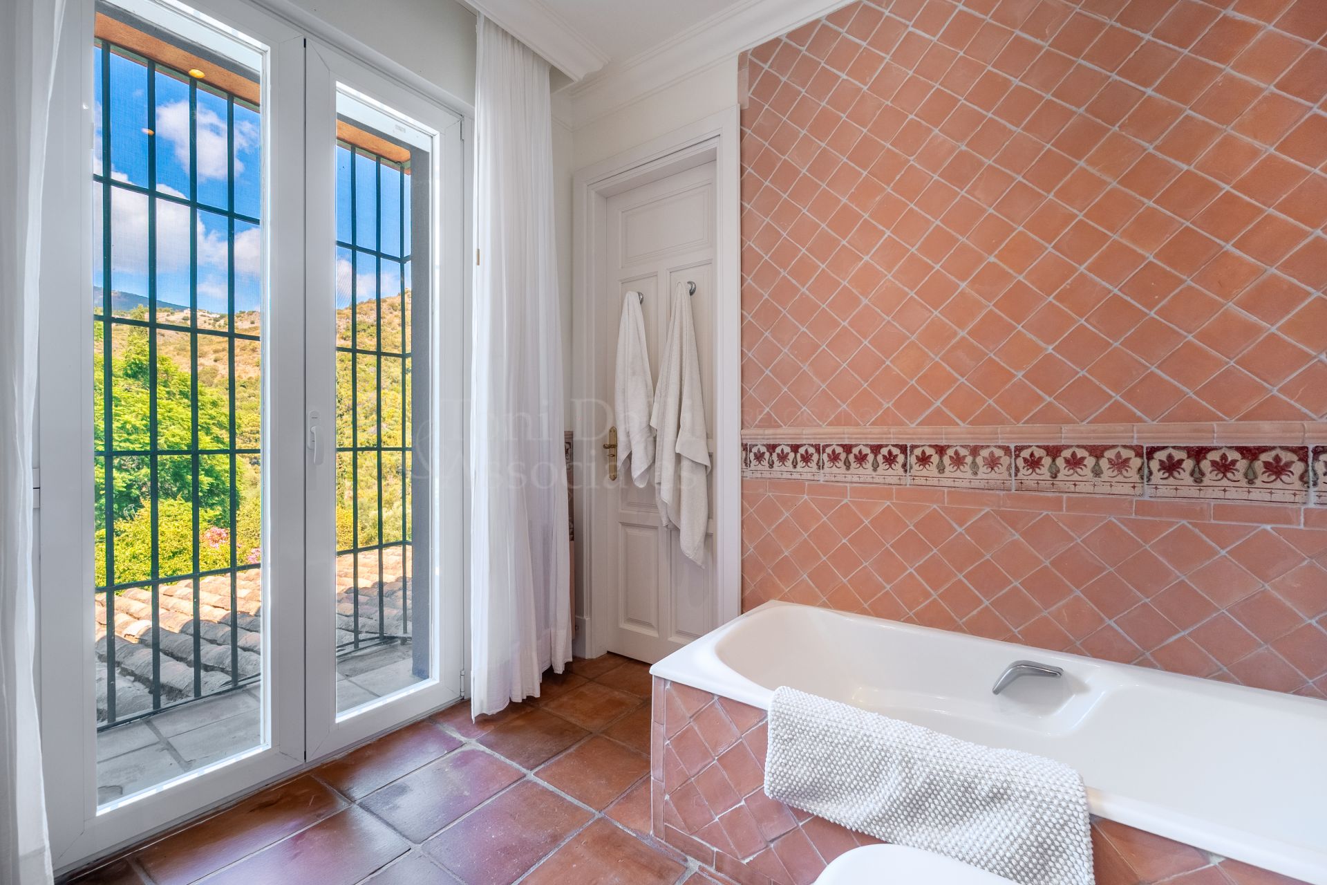 Villa in Benahavis Centro, Benahavis