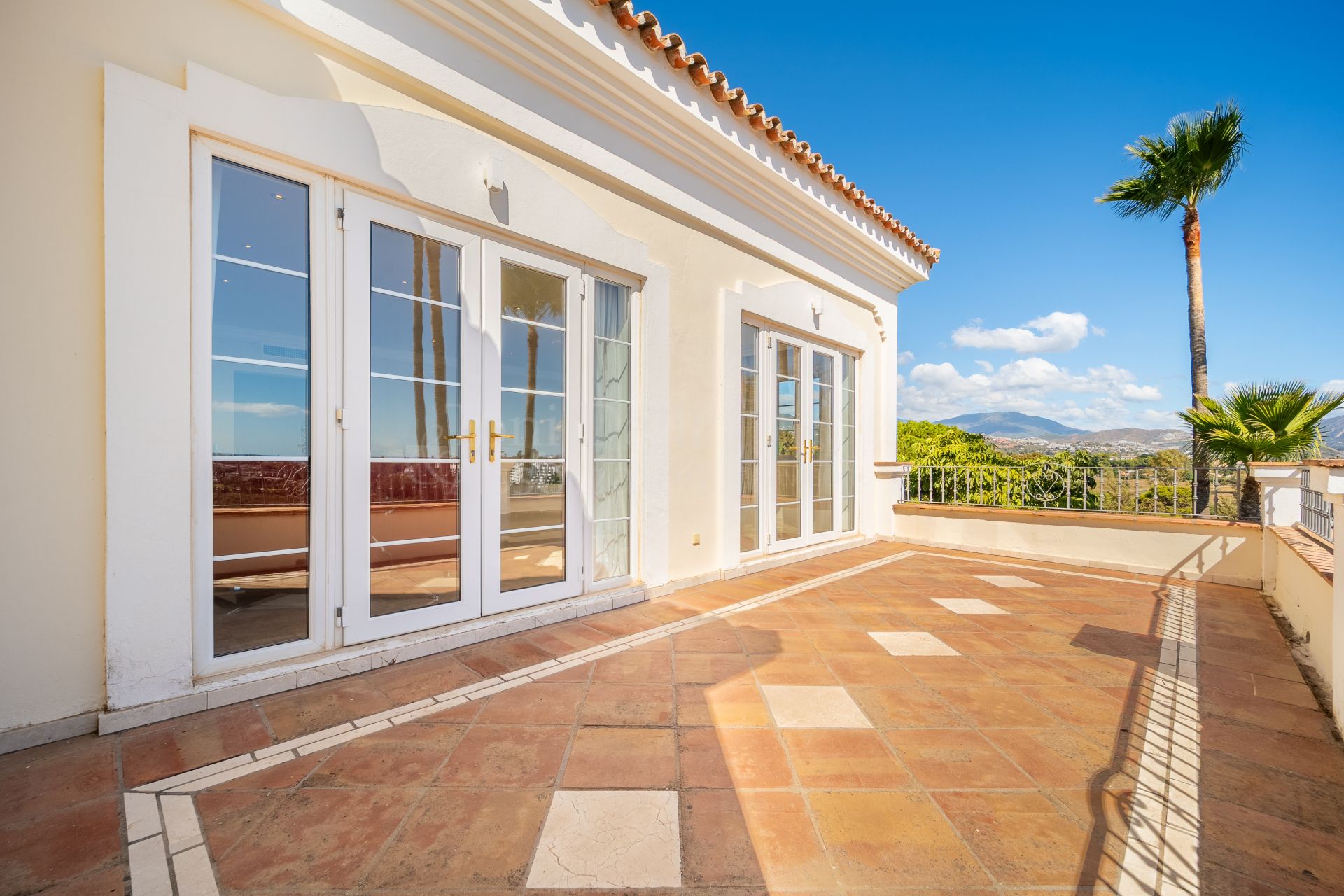 Villa in Nueva Atalaya, Estepona