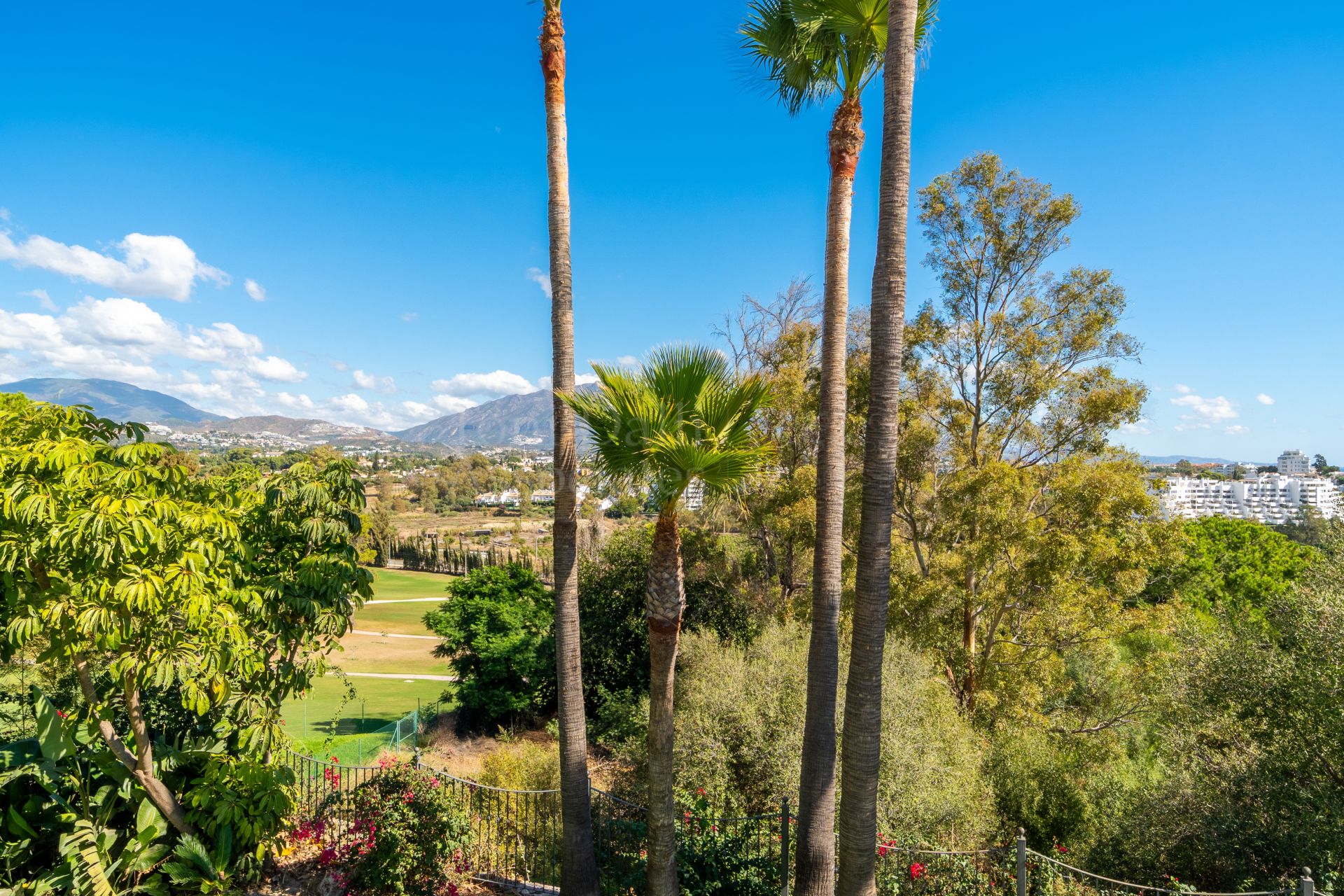 Villa in Nueva Atalaya, Estepona