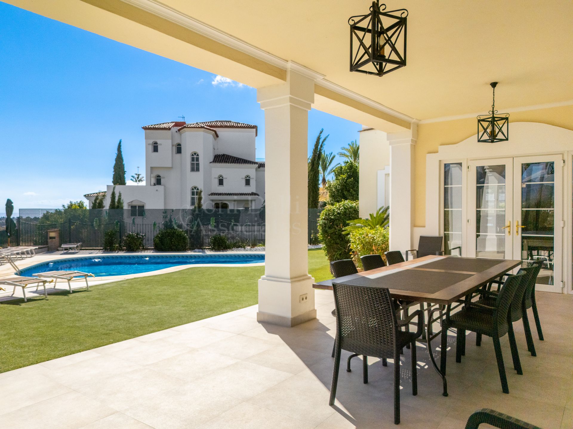 Villa in Nueva Atalaya, Estepona