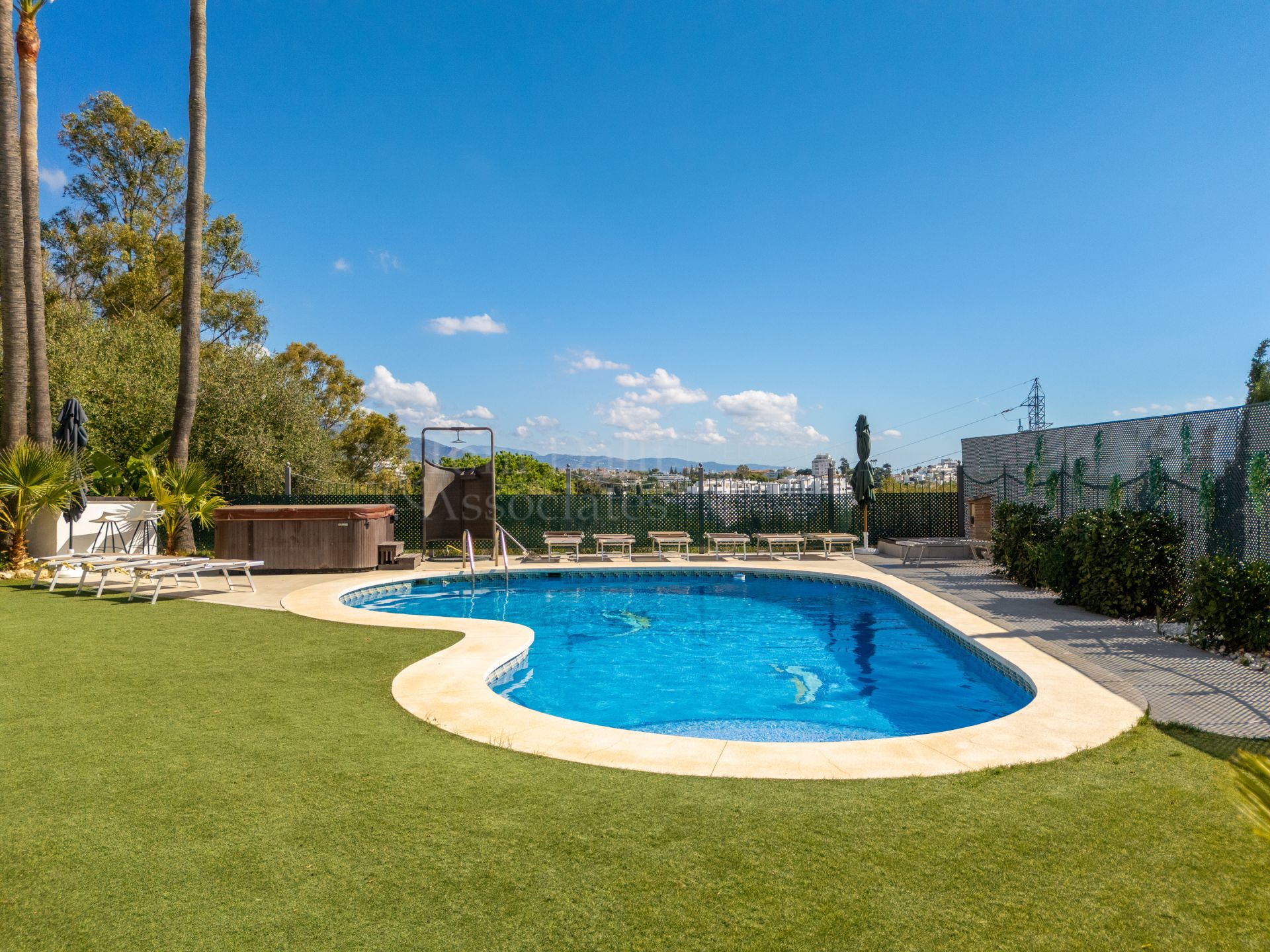 Villa in Nueva Atalaya, Estepona