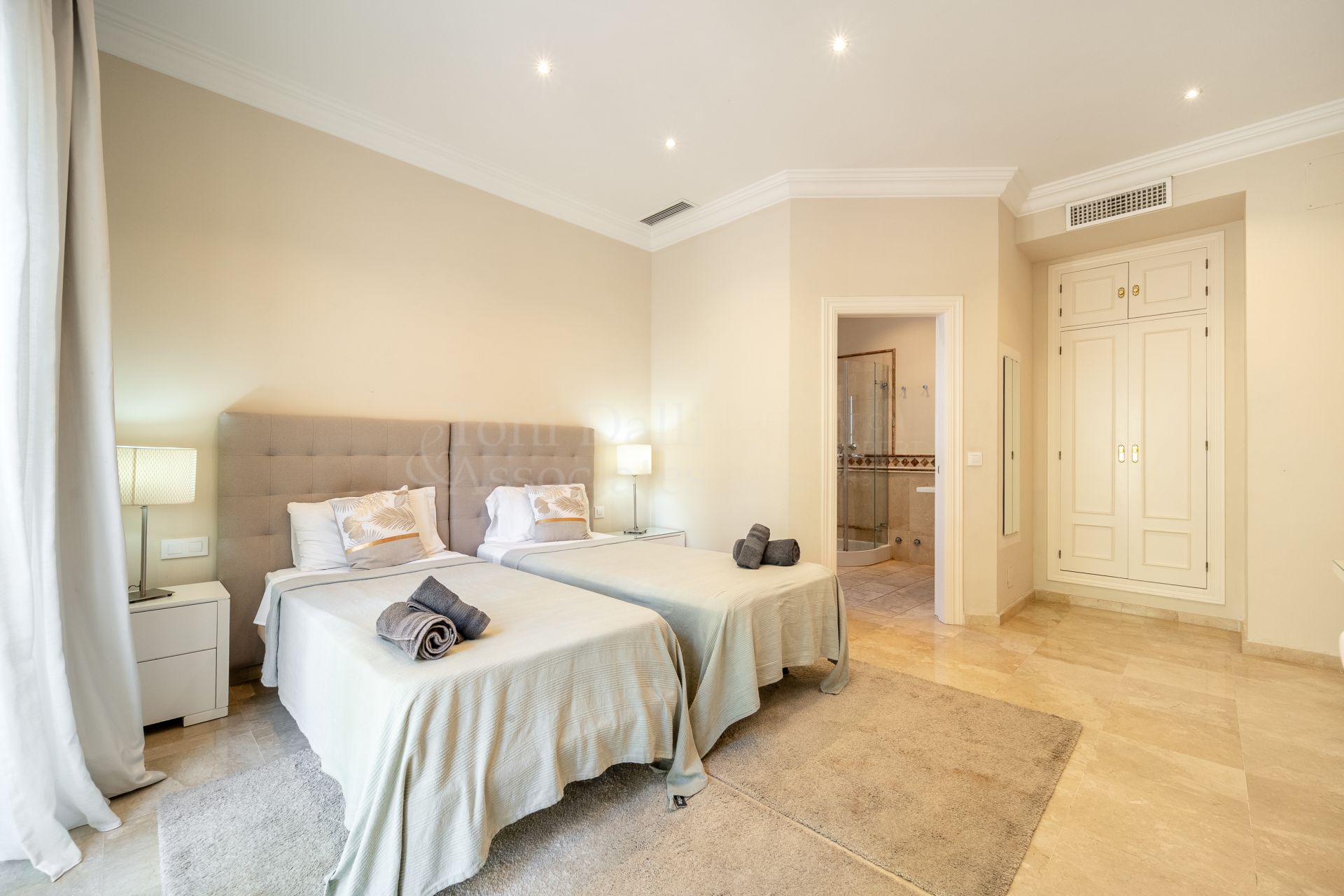 Villa in Nueva Atalaya, Estepona