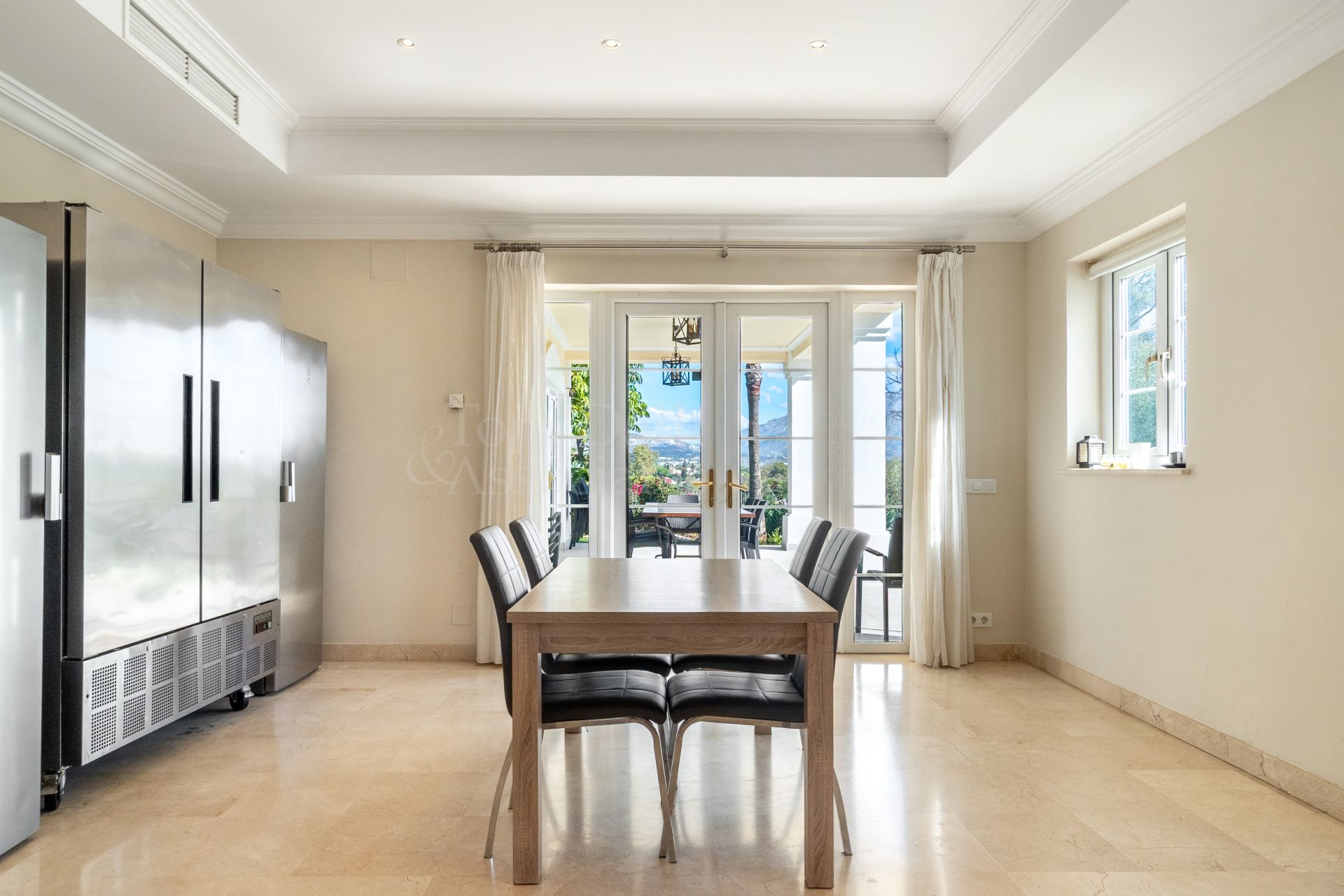 Villa in Nueva Atalaya, Estepona