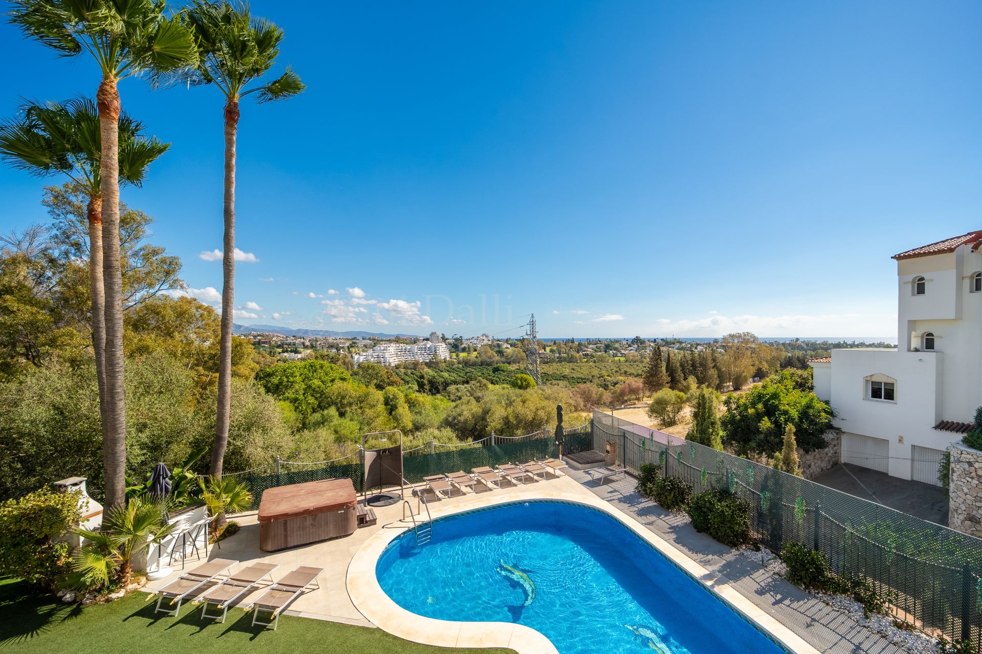 Villa in Nueva Atalaya, Estepona