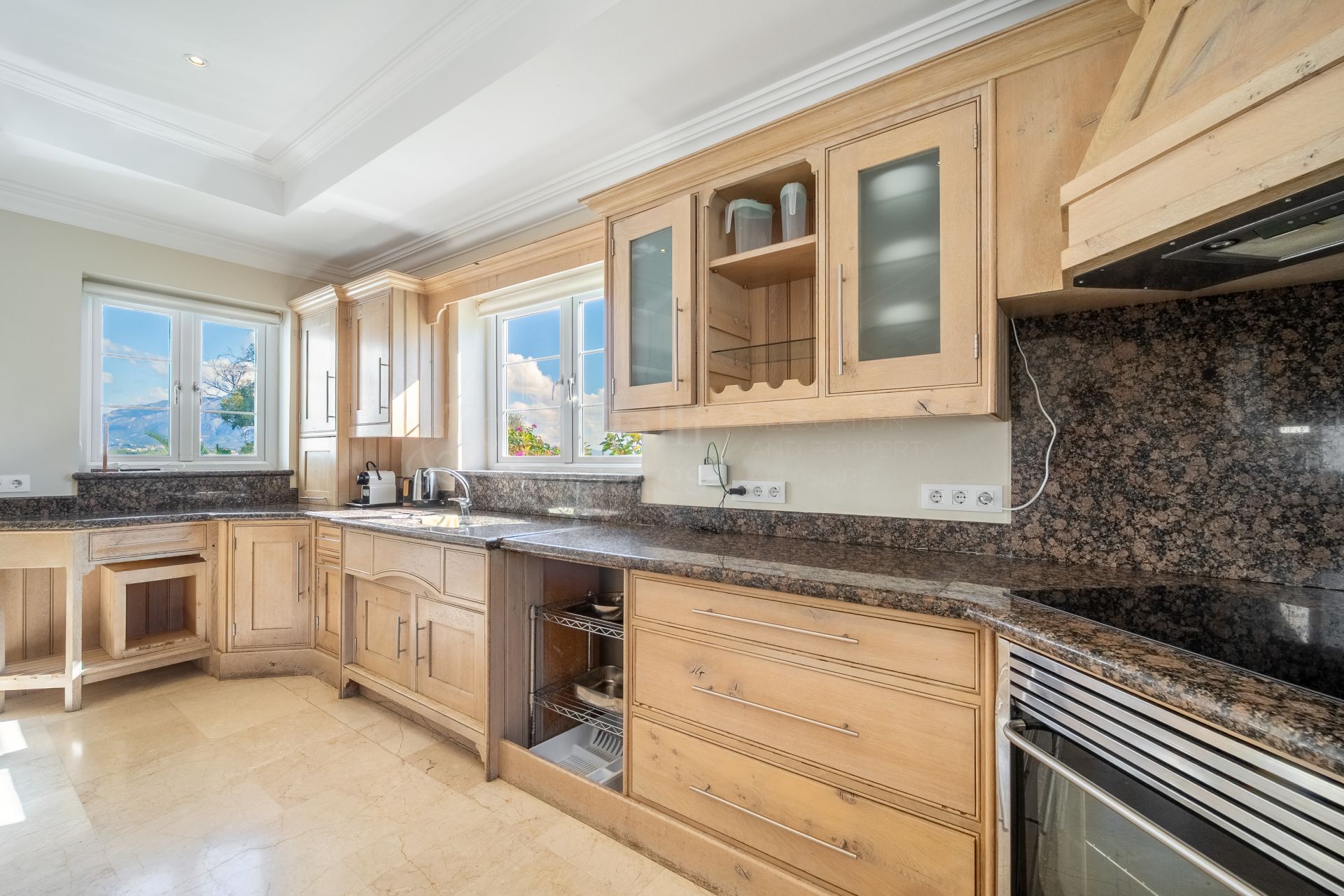 Villa in Nueva Atalaya, Estepona