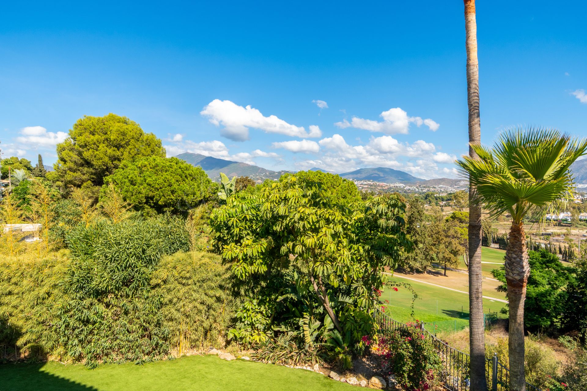 Villa in Nueva Atalaya, Estepona