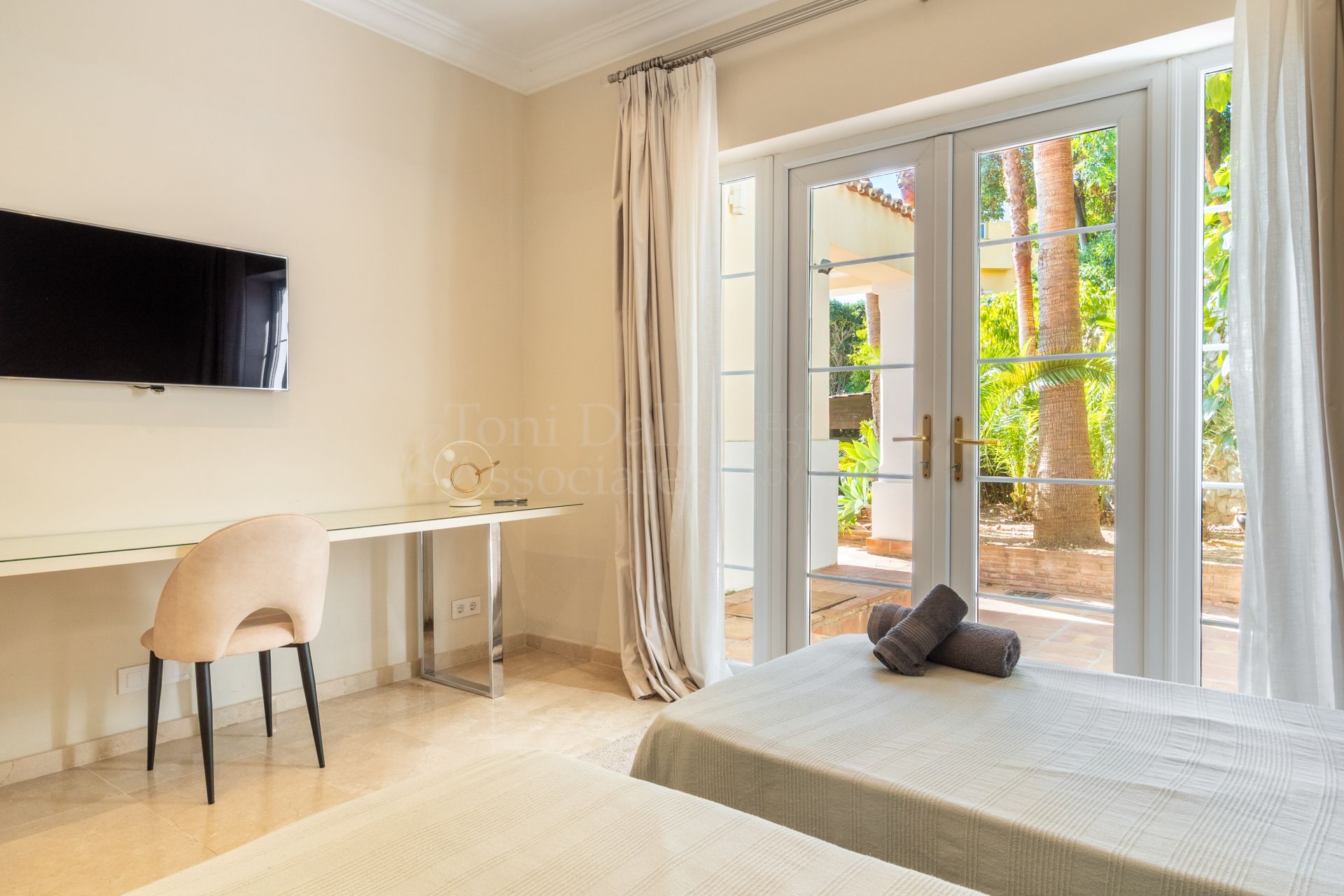 Villa in Nueva Atalaya, Estepona