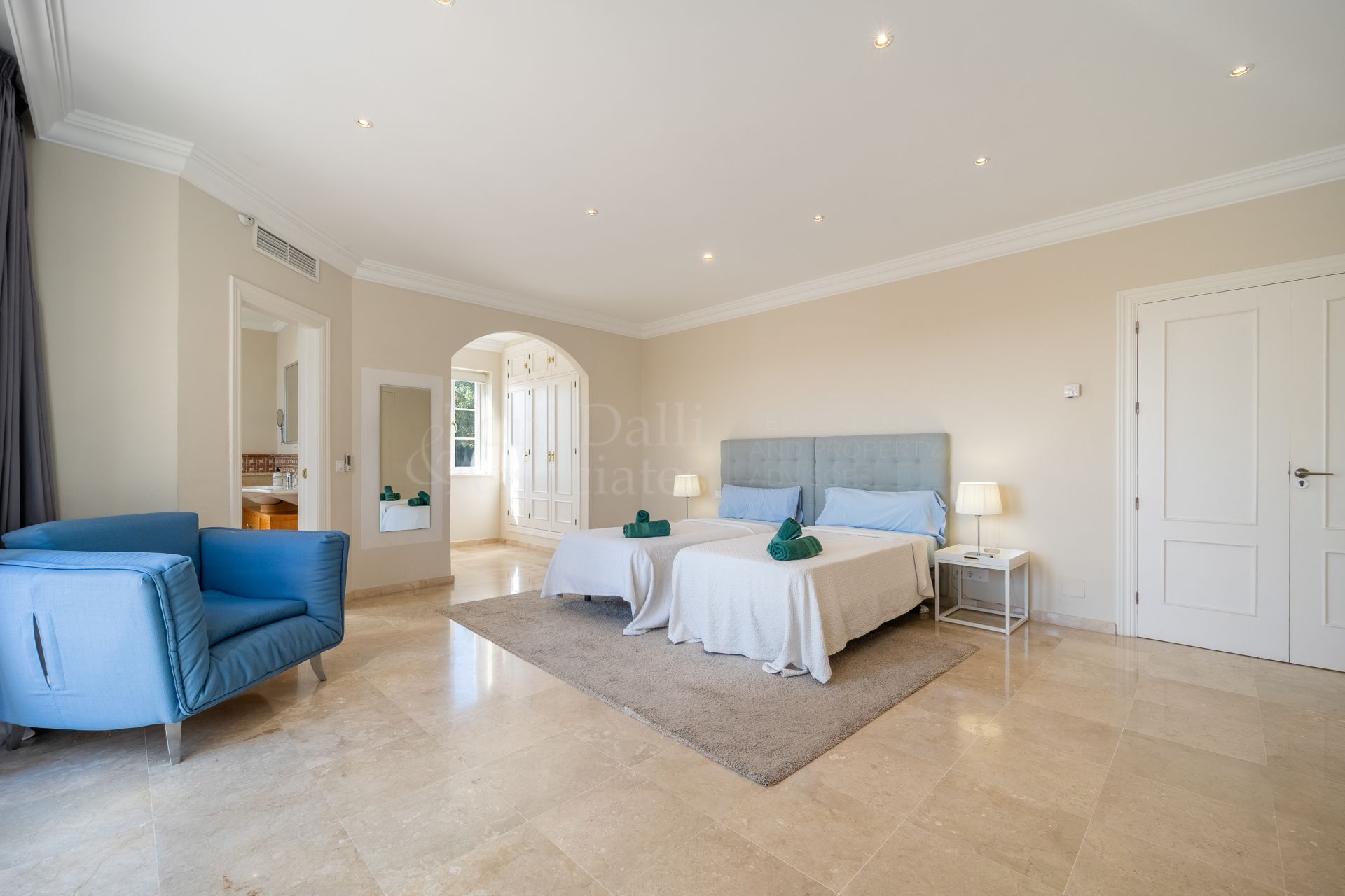 Villa in Nueva Atalaya, Estepona