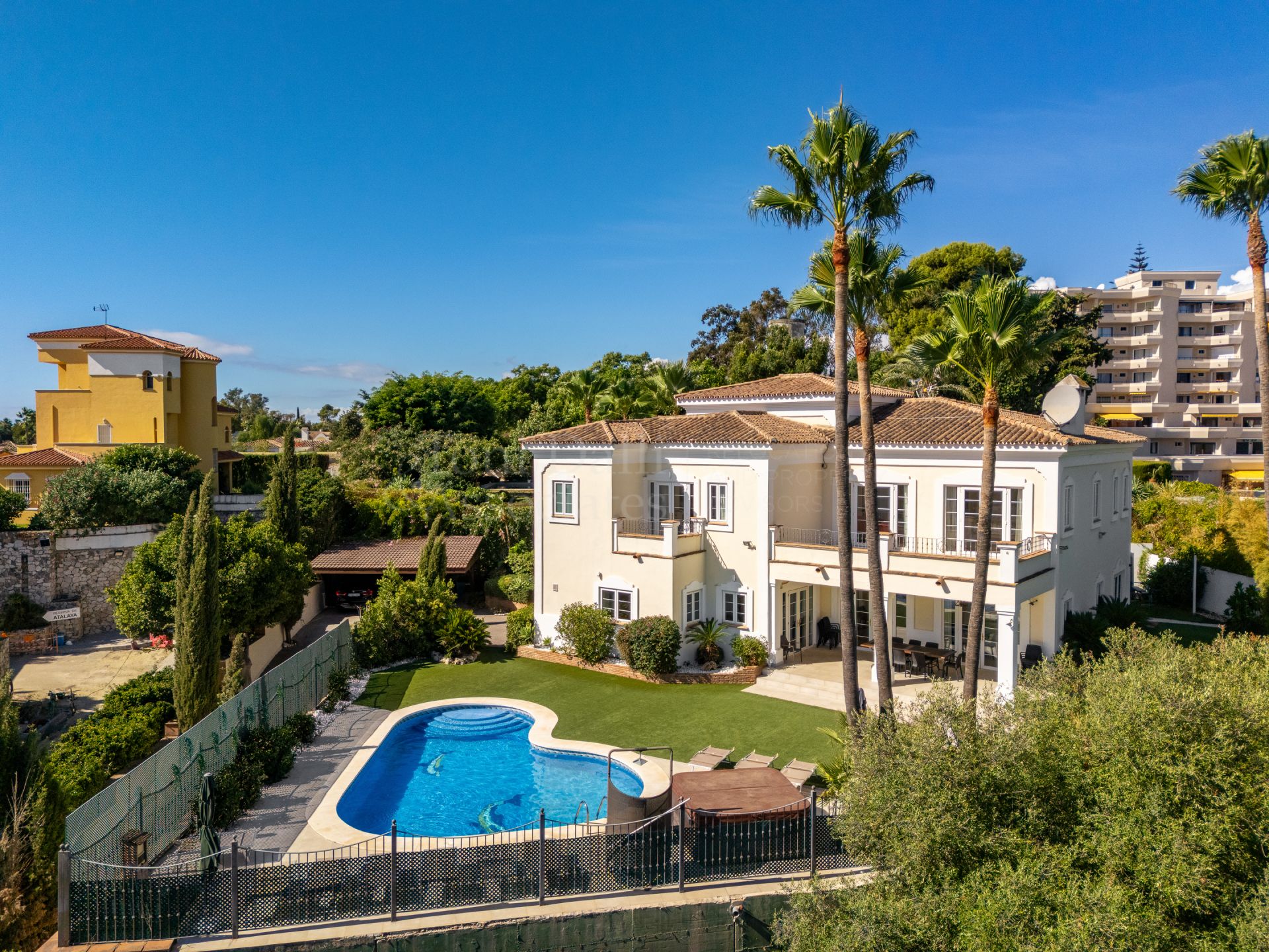 Villa in Nueva Atalaya, Estepona