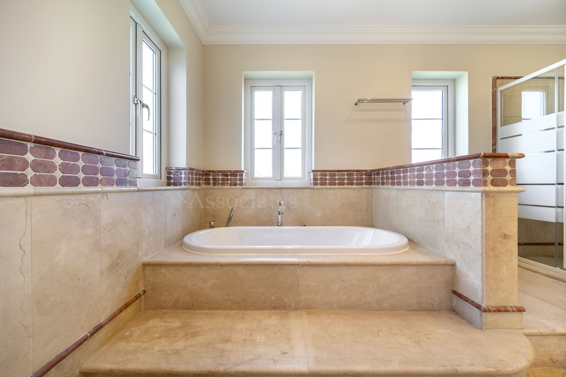 Villa in Nueva Atalaya, Estepona
