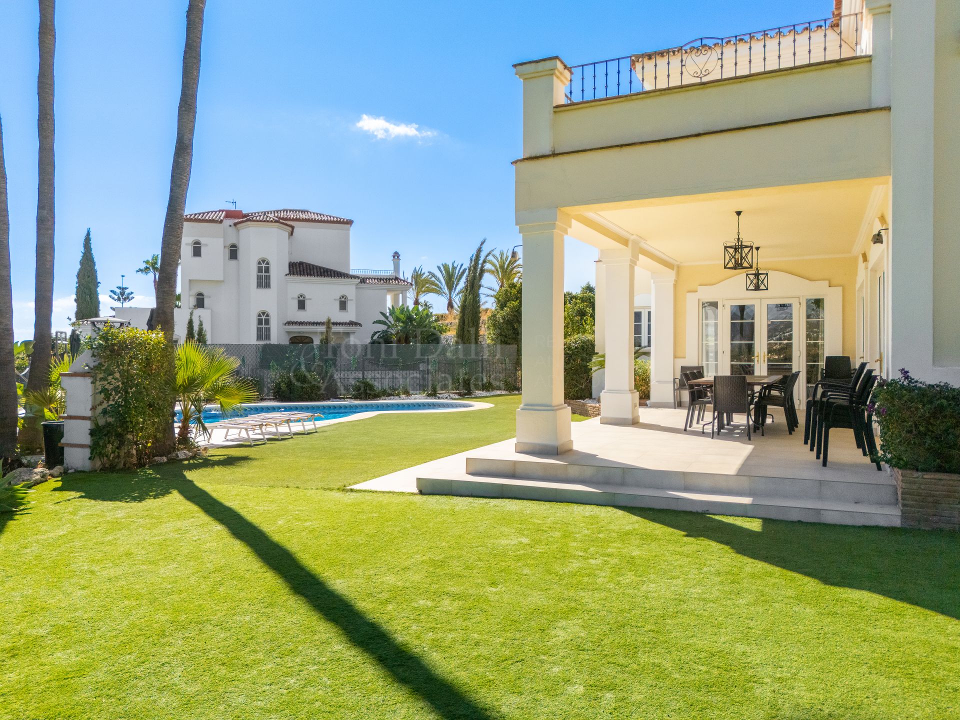 Villa in Nueva Atalaya, Estepona
