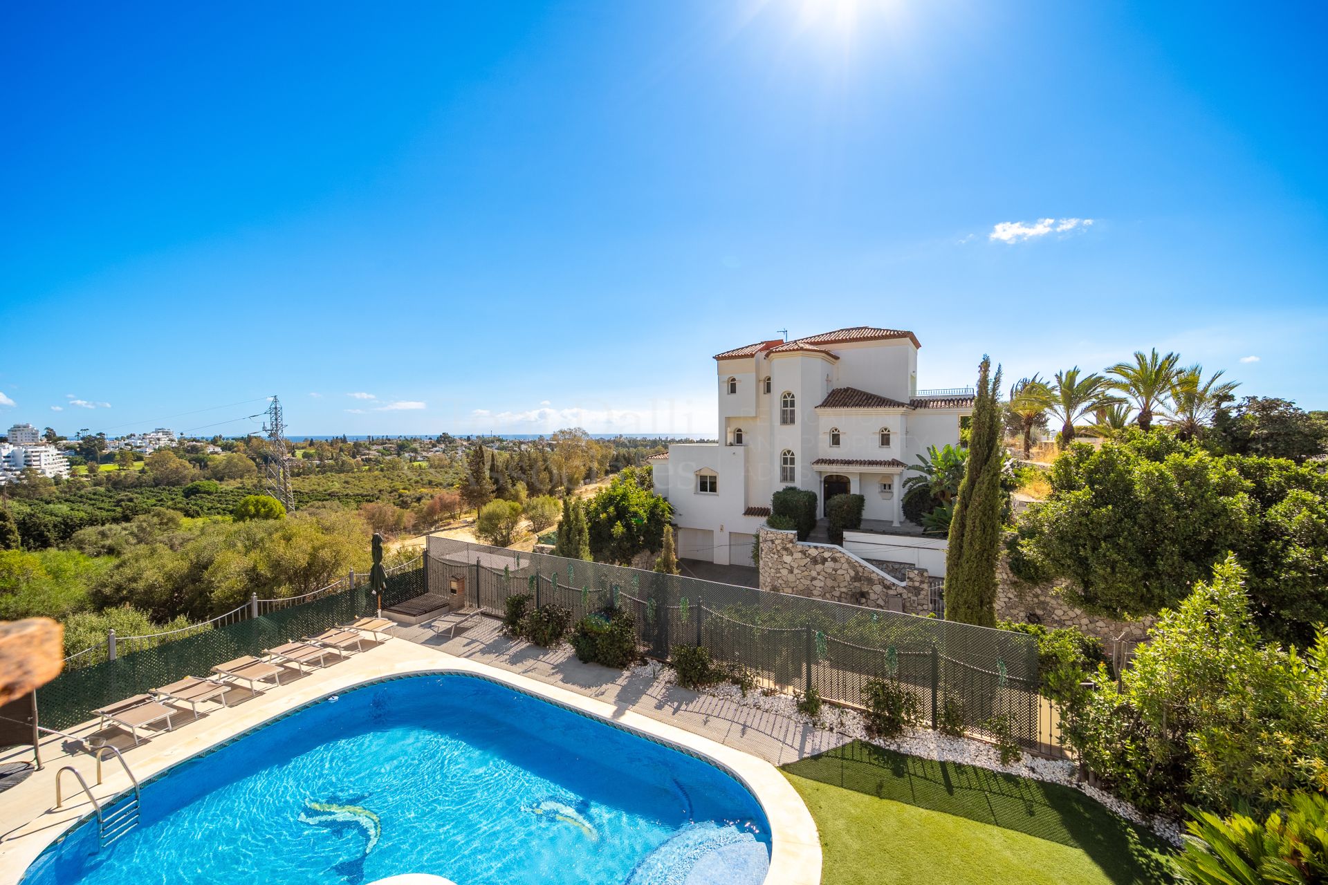 Villa in Nueva Atalaya, Estepona