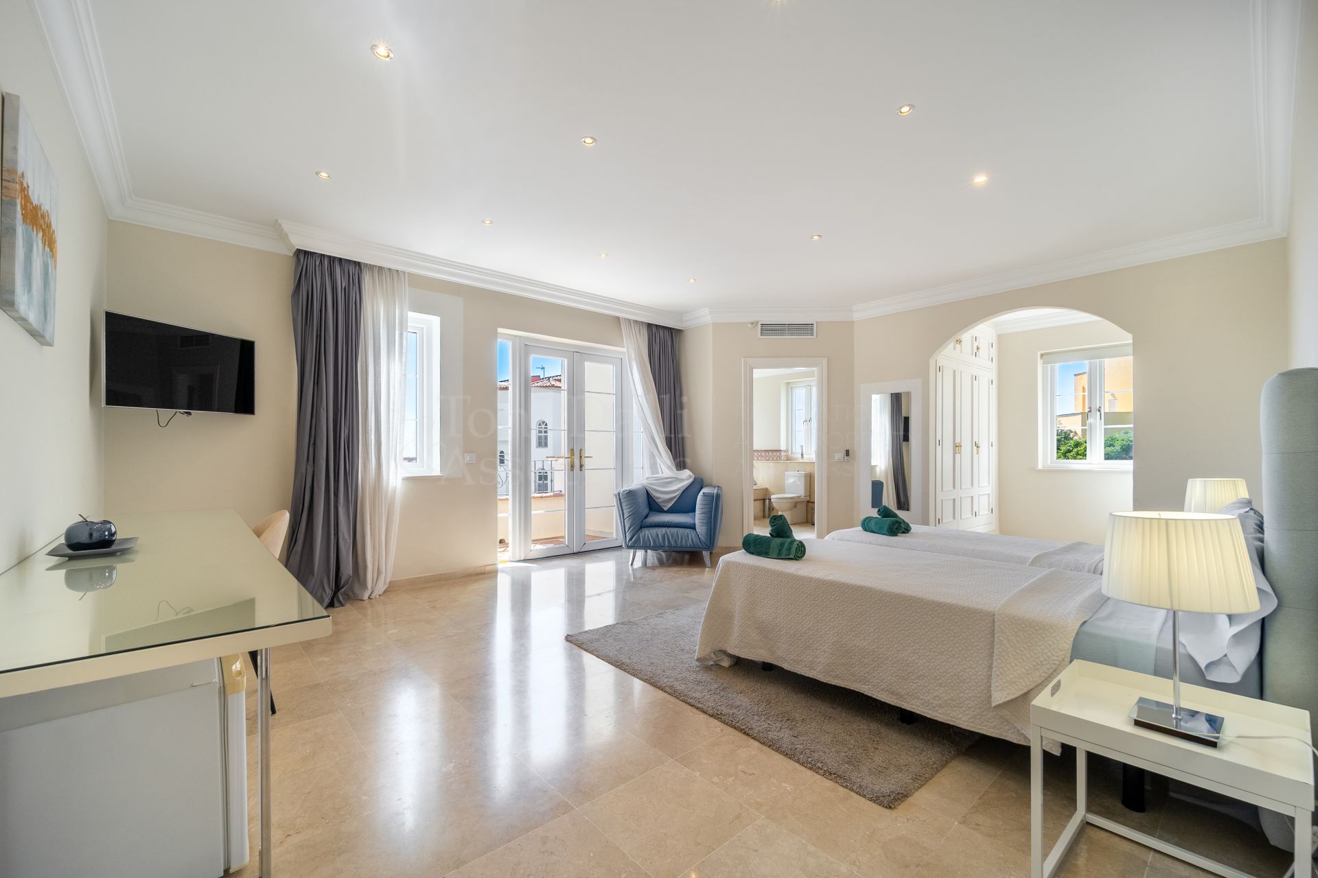 Villa in Nueva Atalaya, Estepona