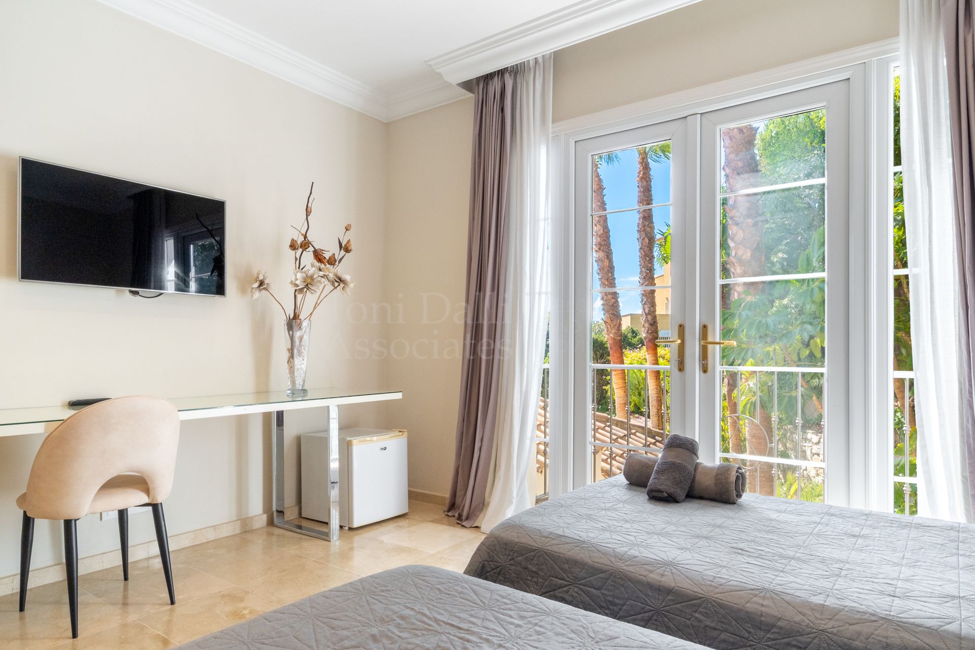 Villa in Nueva Atalaya, Estepona