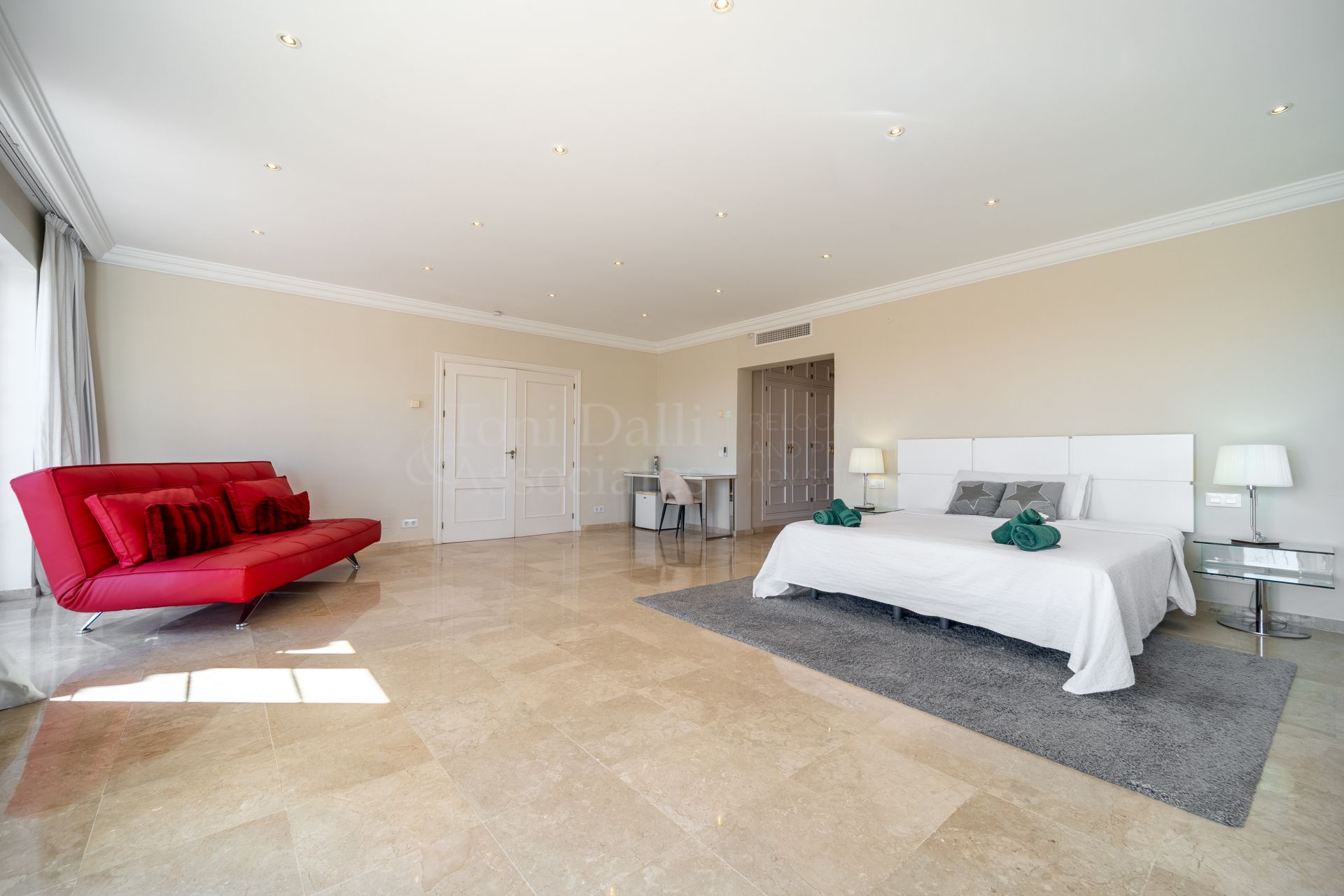 Villa in Nueva Atalaya, Estepona