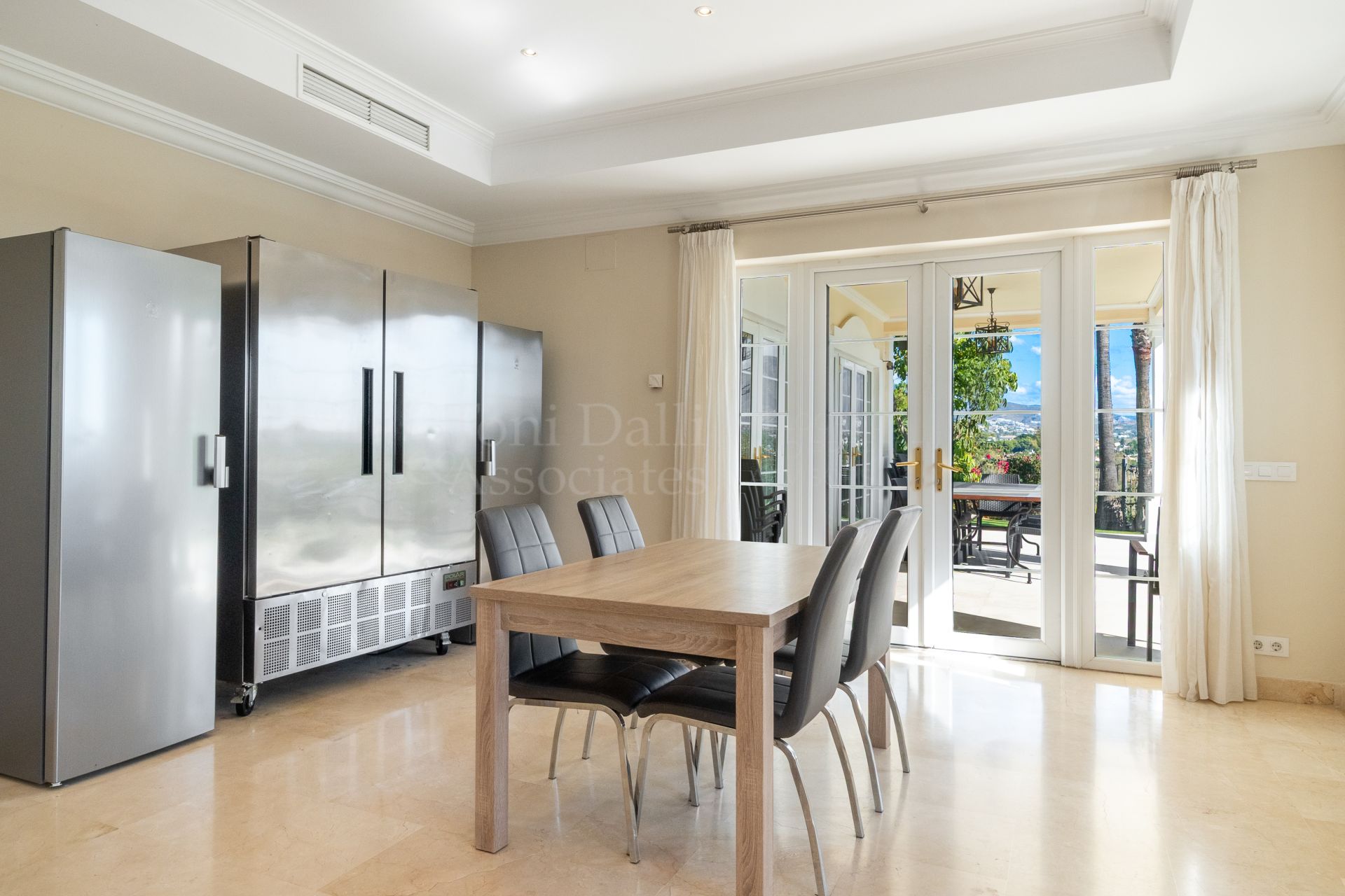 Villa in Nueva Atalaya, Estepona