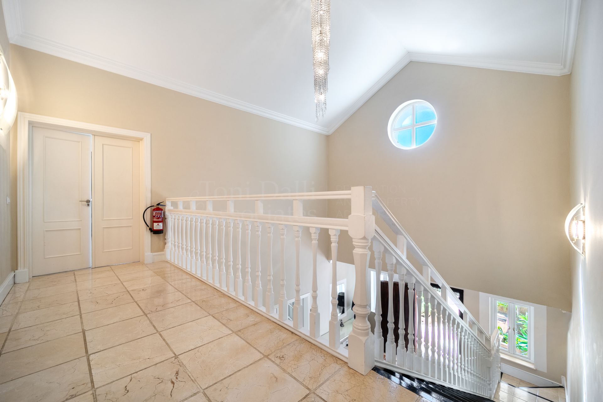 Villa in Nueva Atalaya, Estepona