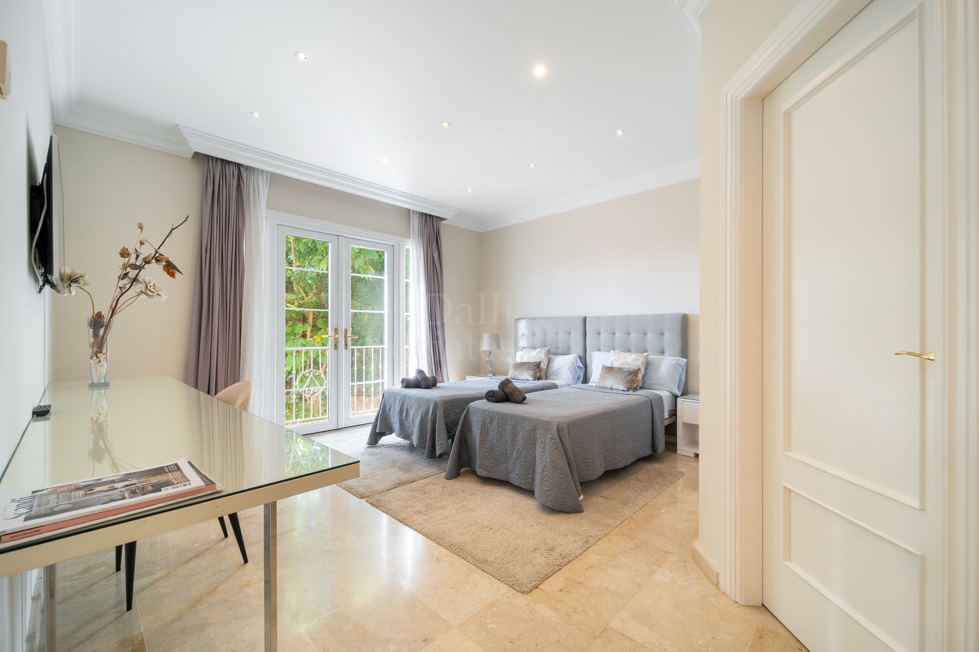 Villa in Nueva Atalaya, Estepona